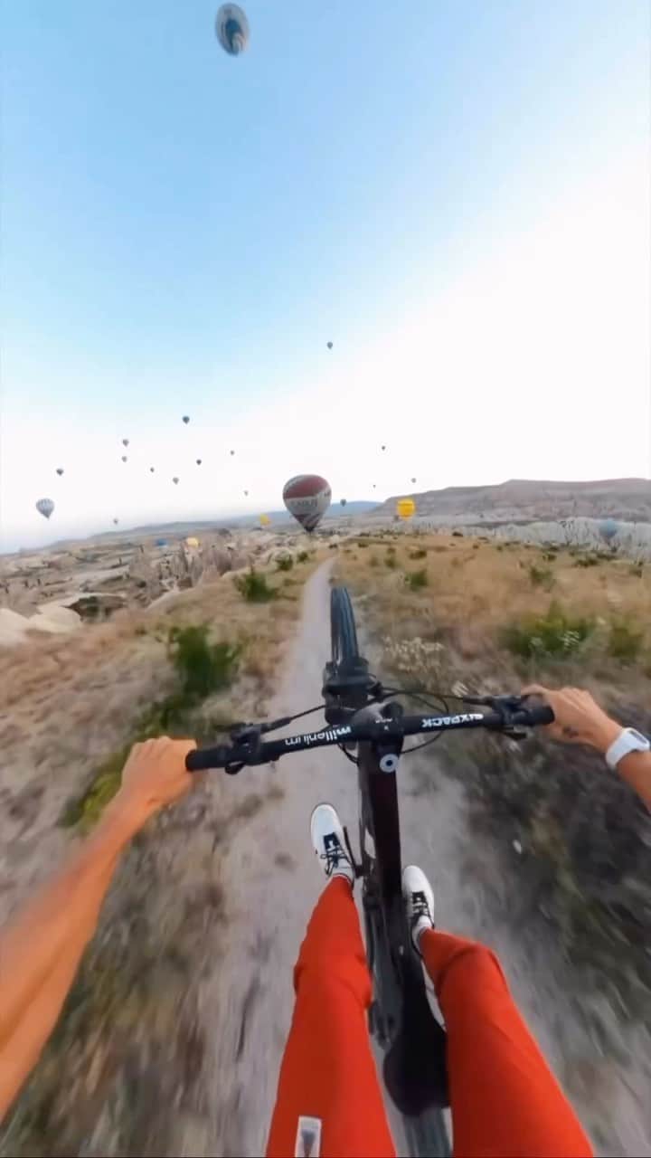 X Gamesのインスタグラム：「@korbinian_engstler riding through a glitch in the simulation 🎈  This is what a 5am ride in Cappadocia, Turkey looks like  #XGames #MTB」