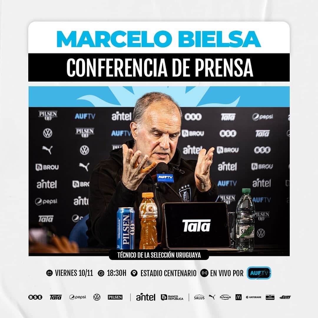 サッカー ウルグアイ代表チームのインスタグラム：「🔜 𝗖𝗢𝗡𝗙𝗘𝗥𝗘𝗡𝗖𝗜𝗔 𝗗𝗘 𝗣𝗥𝗘𝗡𝗦𝗔  El viernes Marcelo Bielsa atenderá a los medios y periodistas previo al inicio de la última Fecha FIFA del año.  🏟️ Estadio Centenario 🗓️ 10/11 🕒 18:30h 📺 AUFtv  #ElEquipoQueNosUne」