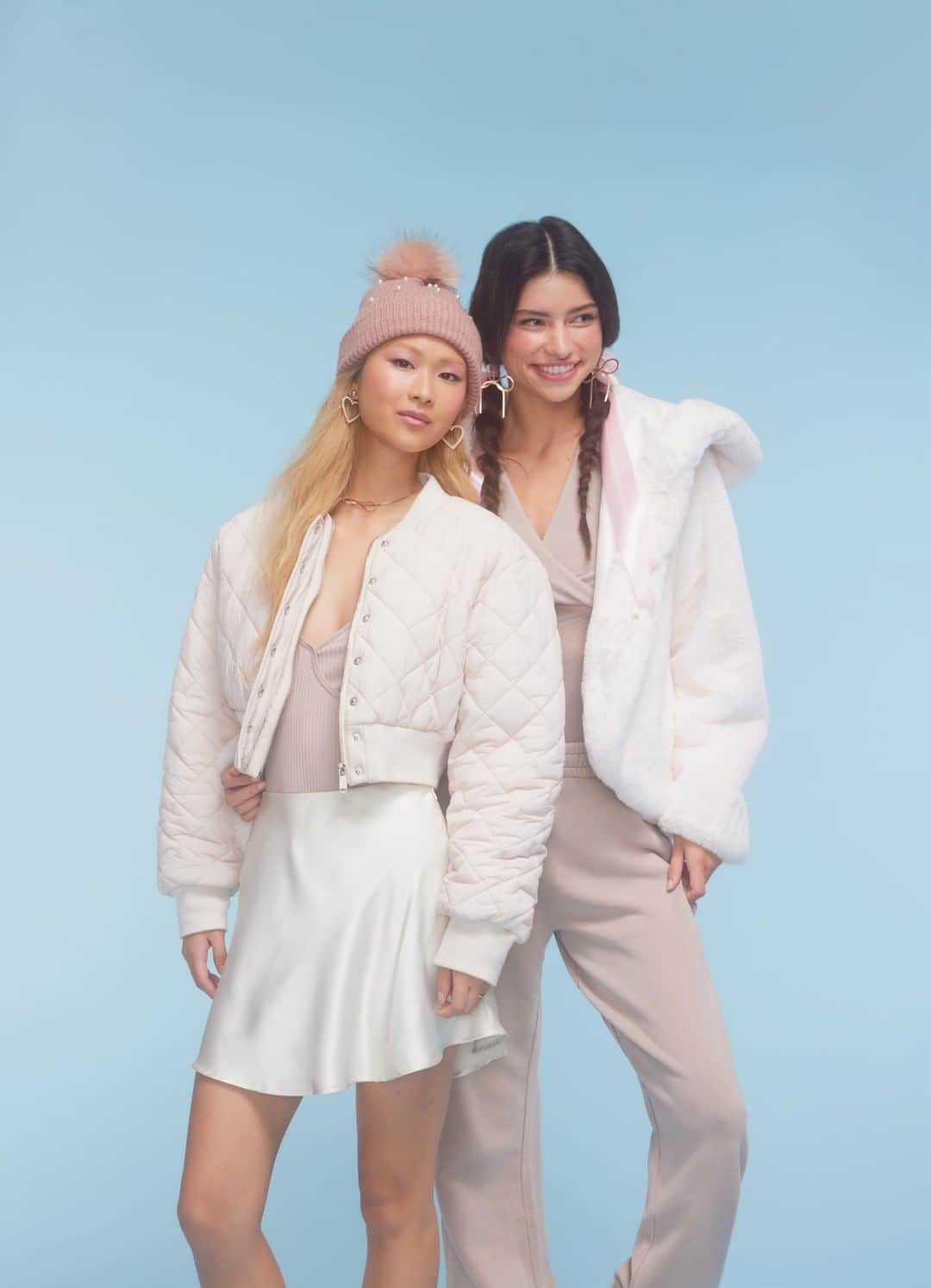 FOREVER 21のインスタグラム：「stay snug + warm this winter with our Forever Cozy edit 🤍🎀💫 from $7.99! #Cozy #ForeverCozy」