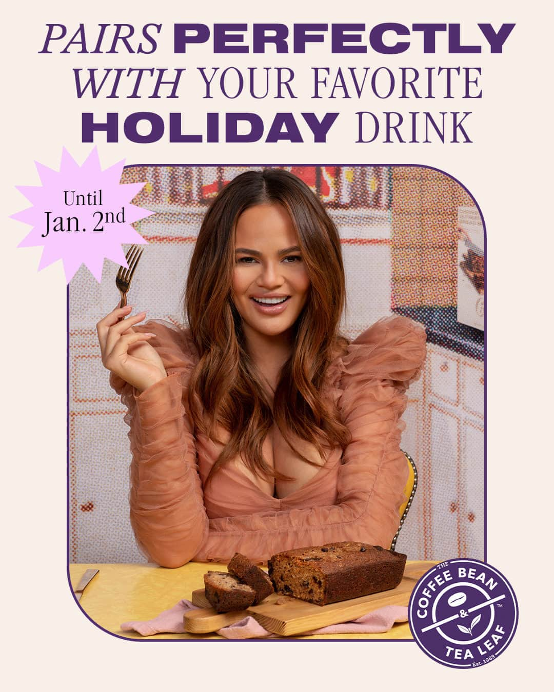 クリッシー・テイゲンのインスタグラム：「What @thecoffeebean holiday drink pairs best with Chrissy’s Ultimate Banana Bread? Drop your opinion below.👇 Available exclusively at participating stores through January 2.」