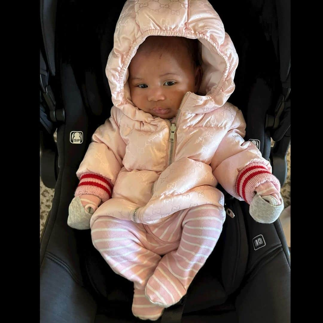 シャネル・イマンさんのインスタグラム写真 - (シャネル・イマンInstagram)「My baby girl  is Winter ready ❄️👼🏽🪽🎀」11月7日 5時09分 - chaneliman