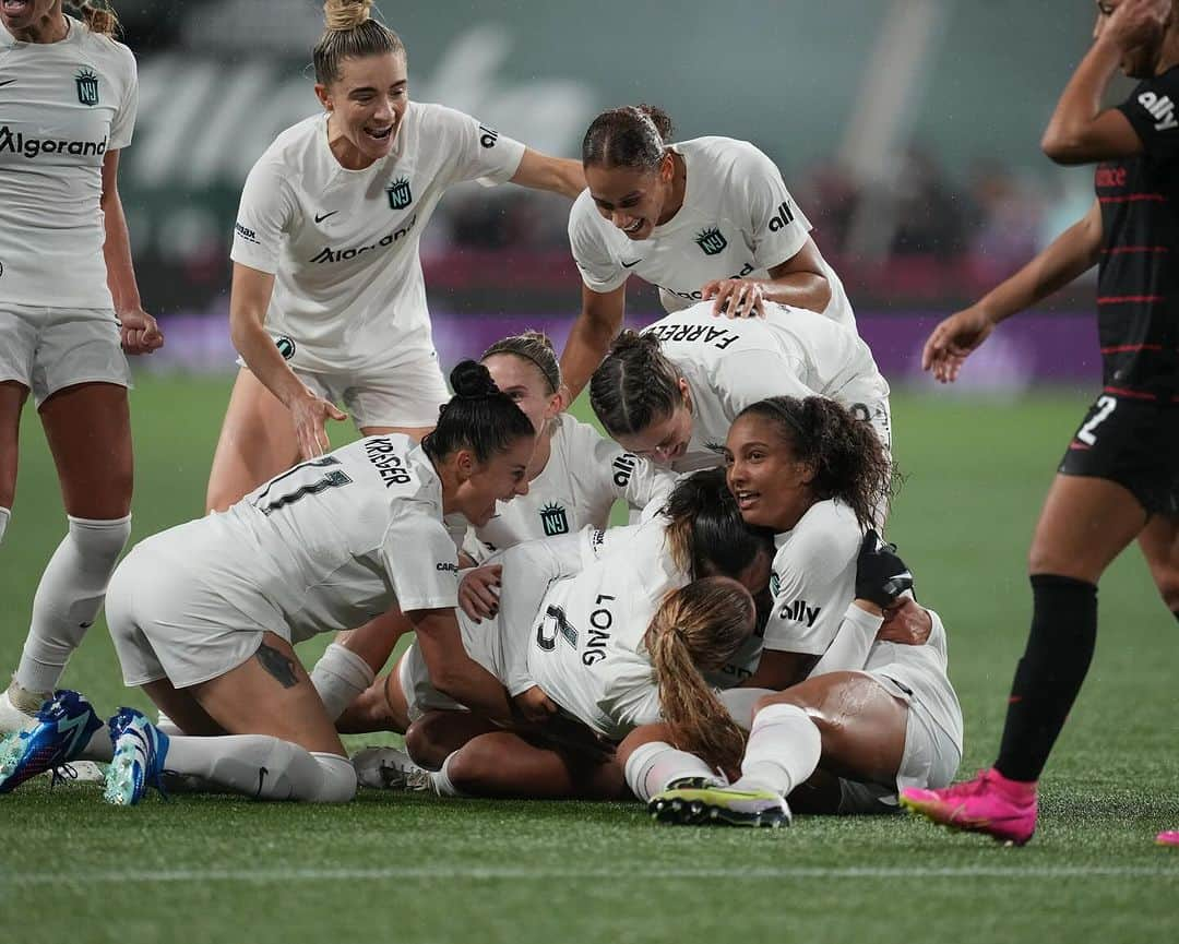 アリ・クリーガーさんのインスタグラム写真 - (アリ・クリーガーInstagram)「What a night!! We’re going to the FINALS!!」11月7日 5時16分 - alikrieger