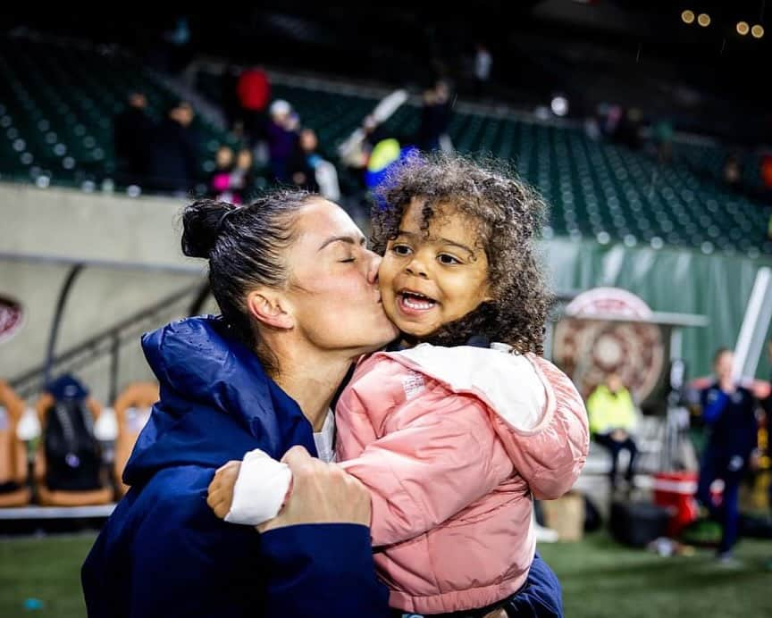 アリ・クリーガーさんのインスタグラム写真 - (アリ・クリーガーInstagram)「What a night!! We’re going to the FINALS!!」11月7日 5時16分 - alikrieger