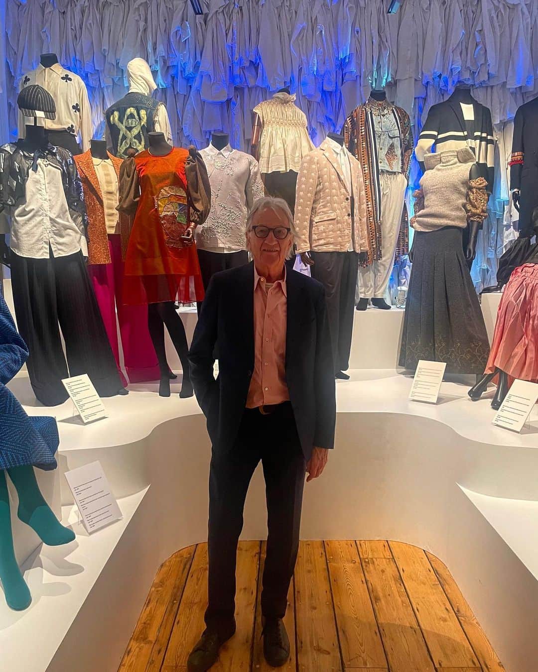 Paul Smithのインスタグラム：「Today, I was lucky enough to enjoy a tour of The Missing Thread, an exhibition at Somerset House conceived and curated by Harris Elliott, Andrew Ibi and Jason Jules. A trip down memory lane, it’s a wonderful celebration of some of Britain’s brilliant black fashion designers, most familiar to me, but sadly often unsung. It also includes the first major staging of the late Joe Casely-Hayford’s archive, several of Joe’s magnificent designs, I could date from sight. If you’re in town, I highly recommend a visit to this very special, beautifully executed exhibition」