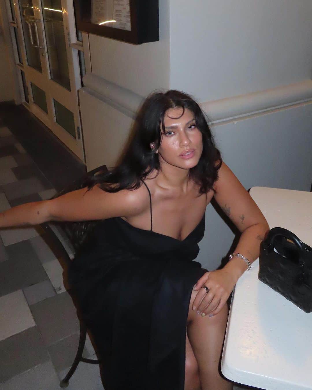 La'Tecia Thomasのインスタグラム：「The other night 🐈‍⬛」