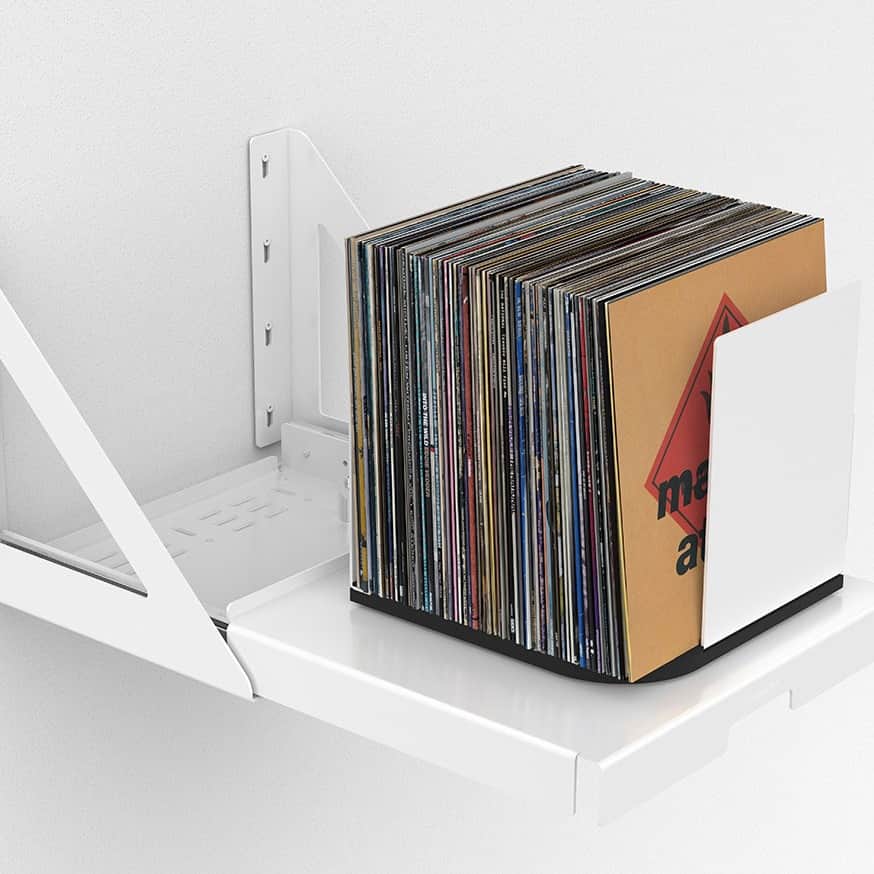 Design Milkさんのインスタグラム写真 - (Design MilkInstagram)「Love collecting vinyl, but having trouble figuring out how to store or display it all? 🥴  Born out of a vinyl lover's dream, the new @toneoptic rpm is here to make things easier! Designed by Fabian Geyrhalter, it features a patent-pending 90-degree rotation mechanism that's a huge game-changer. Whether it's on your wall or table, it holds 60-75 records -- offering easy organization + a seamless flip-through experience so you can rediscover all your vinyl gems! 🎶 \\\ See it in action at the link in bio. 🔗」11月7日 5時34分 - designmilk
