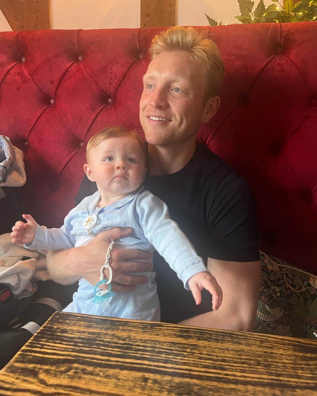 Jessica Wrightさんのインスタグラム写真 - (Jessica WrightInstagram)「Happy birthday @joshwright4444 🥳♥️ I’m so proud of the man that you are & you are just the best daddy to your sons 💙 love you so much & here’s to many more special memories all together with our boys ✨」11月7日 5時36分 - jesswright77