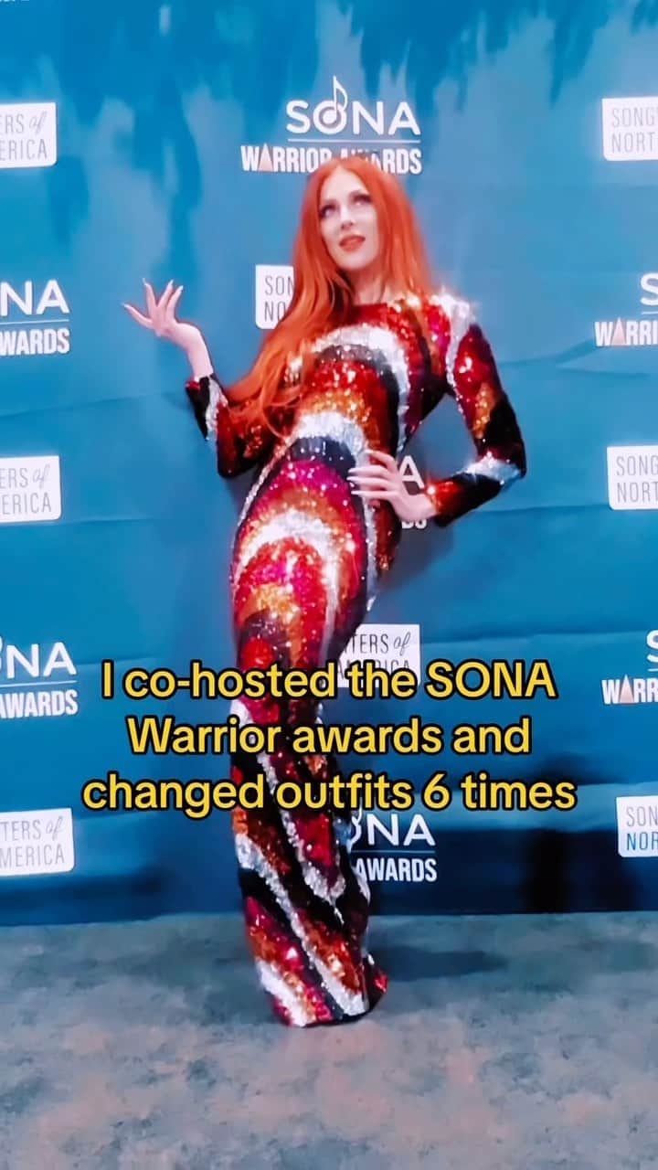 ボニー・マッキーのインスタグラム：「I wanted an excuse to wear my Halloween costume on stage, so I opened the show with “Welcome to the SONA Halloween extravaganza!” 🤷🏼‍♀️ Don’t give me a microphone. 😅   PS #dontgetmadgetfamous is out now! 😘  It was an honor to co-host the @wearesonala #Warriorawards with @shanestevensmusic! Thank you for having me! #songwriter #wearesona」