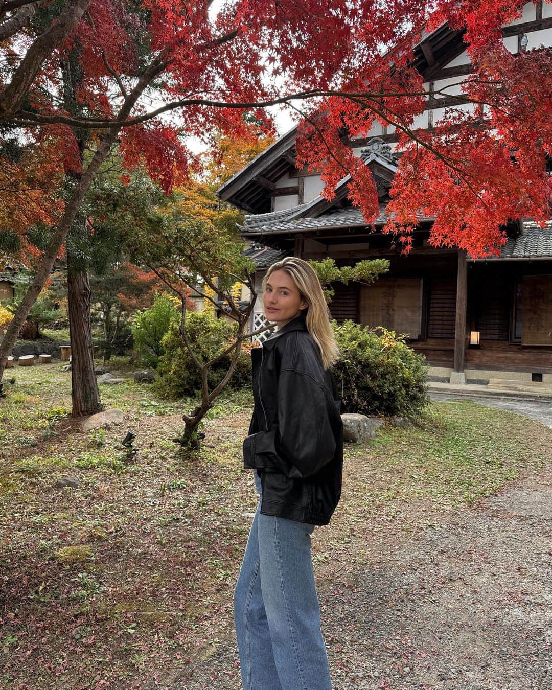サンヌ・ヴロートのインスタグラム：「Our magical trip has come to an end! Our travels in Japan are always filled with meaning and excitement. I wanna take a moment and say thank you for everyone who welcomed us with such warmth!  1. Fall in Matsumoto 2. Post - Onsen ( hot spring) @tobiraonsen.myojinkan  3. Daily Japanese Breakfast 4. Stay at traditional Japanese villa 5. Matsumoto 6. Community meetup in Tokyo 7. Visit our @nekohama matcha producers 8. Beautiful countryside in Nagano  I often discuss the importance of work-life balance in my content, something I struggled with in the past. This year, for the first time, I was able to truly disconnect and fully immerse myself in the company of my friends and the stunning environment. Japan never fails to inspire me in so many different aspects, from its macrobiotic cuisine to its incredible design. ( YES NEW INSPIRED RECIPES COMING SOON)  I'll be creating a guide featuring all my favorite spots, which I'll post in my highlights. Looking forward to coming back in Spring again!」