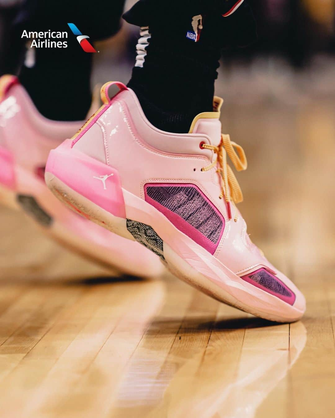 Miami HEATさんのインスタグラム写真 - (Miami HEATInstagram)「Fresh kicks on Culture court 🔥  #HEATCulture // @americanair」11月7日 11時25分 - miamiheat