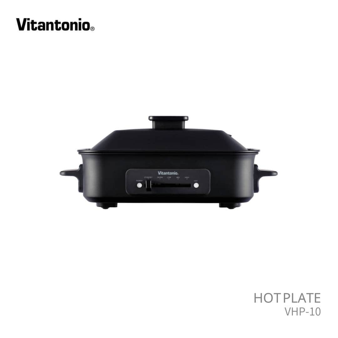 Vitantonioさんのインスタグラム写真 - (VitantonioInstagram)「11月7日は「#鍋の日」 　　 　　 #Vitantonio #ビタントニオ #鍋の日🍲 　　　　 ＝＝＝＝＝＝＝＝＝＝＝＝＝＝＝＝＝＝＝＝⁡ ▷ホットプレート/VHP-10 #VHP10 #ビタントニオホットプレート ●フラットヒーターでムラなく加熱、お手入れ簡単 ●付属/別売り、計4種のプレートでレシピ広がる ●付属：平面プレート、たこ焼きプレート ●別売り：深鍋プレート（スチームラック付き）、火鍋プレート https://www.vitantonio.jp/products/hot-plate/VHP-10.html ⁡＝＝＝＝＝＝＝＝＝＝＝＝＝＝＝＝＝＝＝＝⁡  #ホットプレート#ホットプレート料理#ホットプレート大活躍 #多機能ホットプレート #ホットプレートパーティー #ホットプレートレシピ #パーティーレシピ #たこパ🐙 #たこ焼きパーティー #ホットプレートビビンバ #ホットプレートチーズフォンデュ #ホットプレートパエリア #ホットプレート飯 #おもてなしレシピ #火鍋#火鍋レシピ #暮らしを楽しむ #日々のこと #台所風景 #台所 #キッチン収納」11月7日 11時45分 - vitantonio_jp