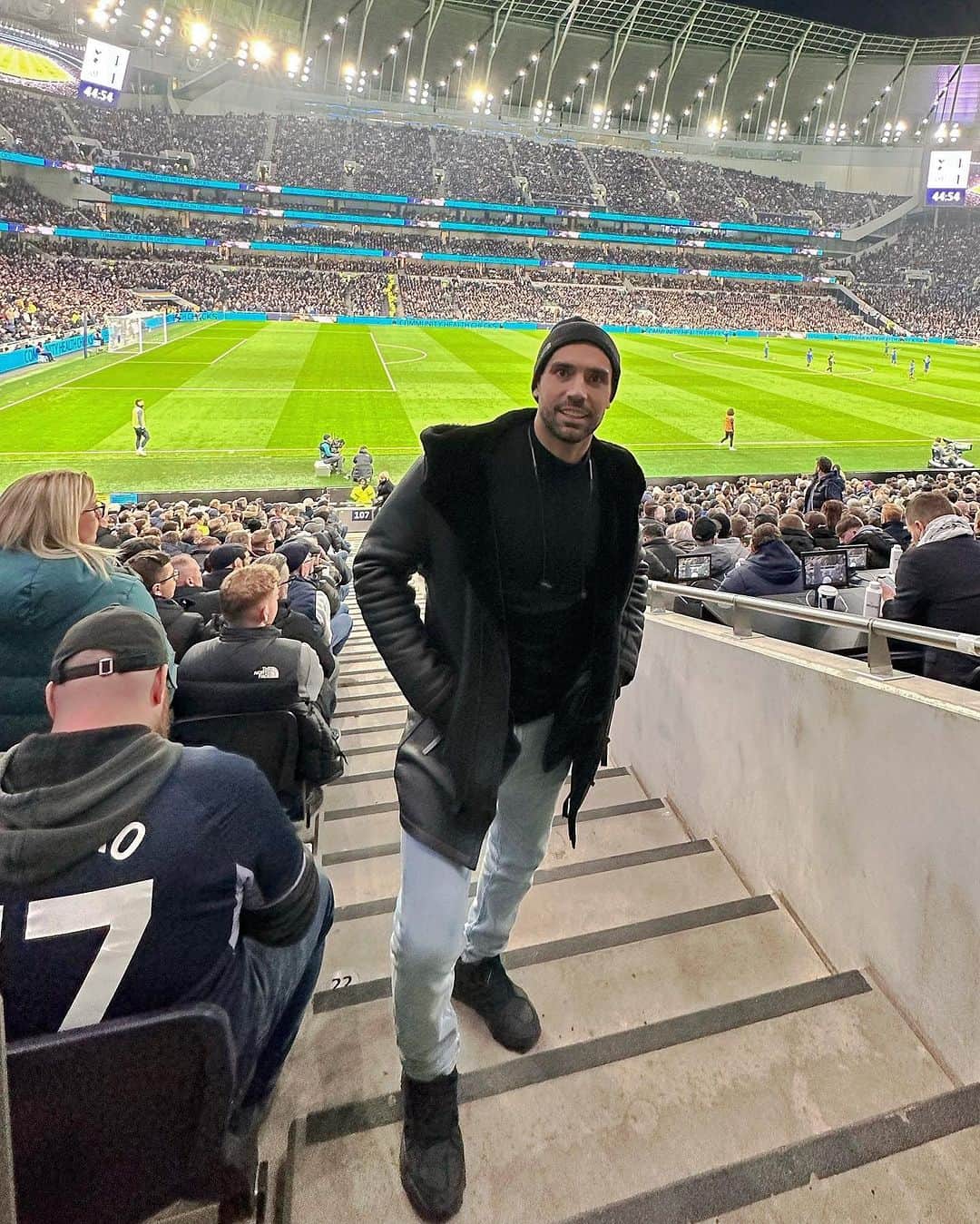 アウグスト・フェルナンデスのインスタグラム：「Una buena dosis de Premier … ⚽️🤟🏽」