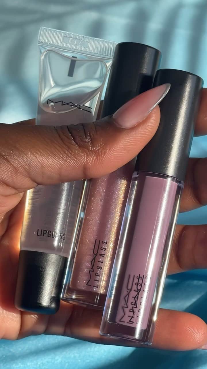 M·A·C Cosmetics Canadaのインスタグラム：「Pink or purple? 💖💜 Both limited-edition Lost In The Gloss Lipglass Trio include two sparkling limited-edition shades of full-sized Lipglass alongside Lipglass Clear for all your frosty and fabulous looks this season.」