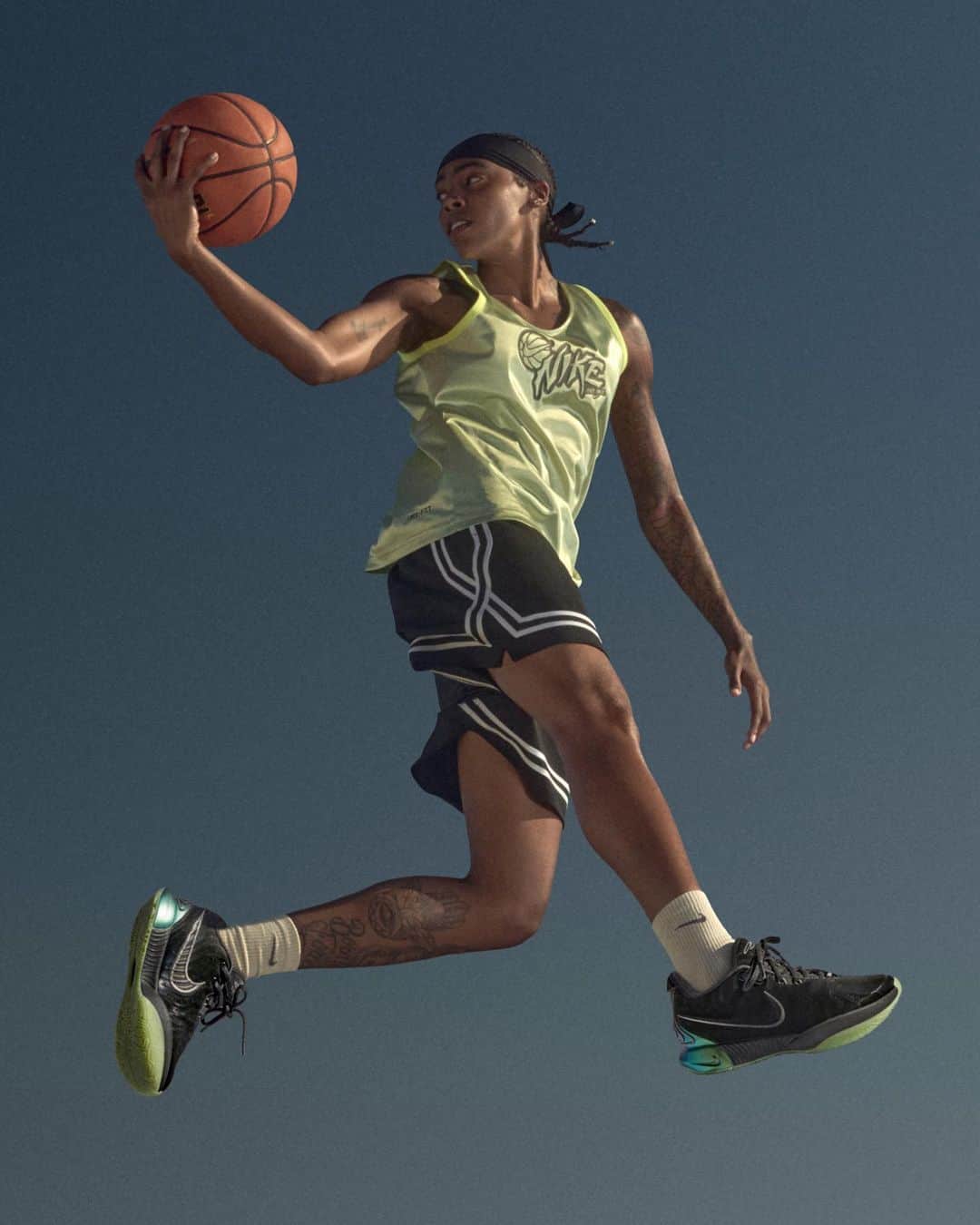 Nike Basketballのインスタグラム：「The LeBron XXI 'Tahitian' will have you jumping to the sky ☁️ with a stabilizing 13 millimeter heel airbag and a turbo zoom unit in the forefoot.  Tap to shop now.」
