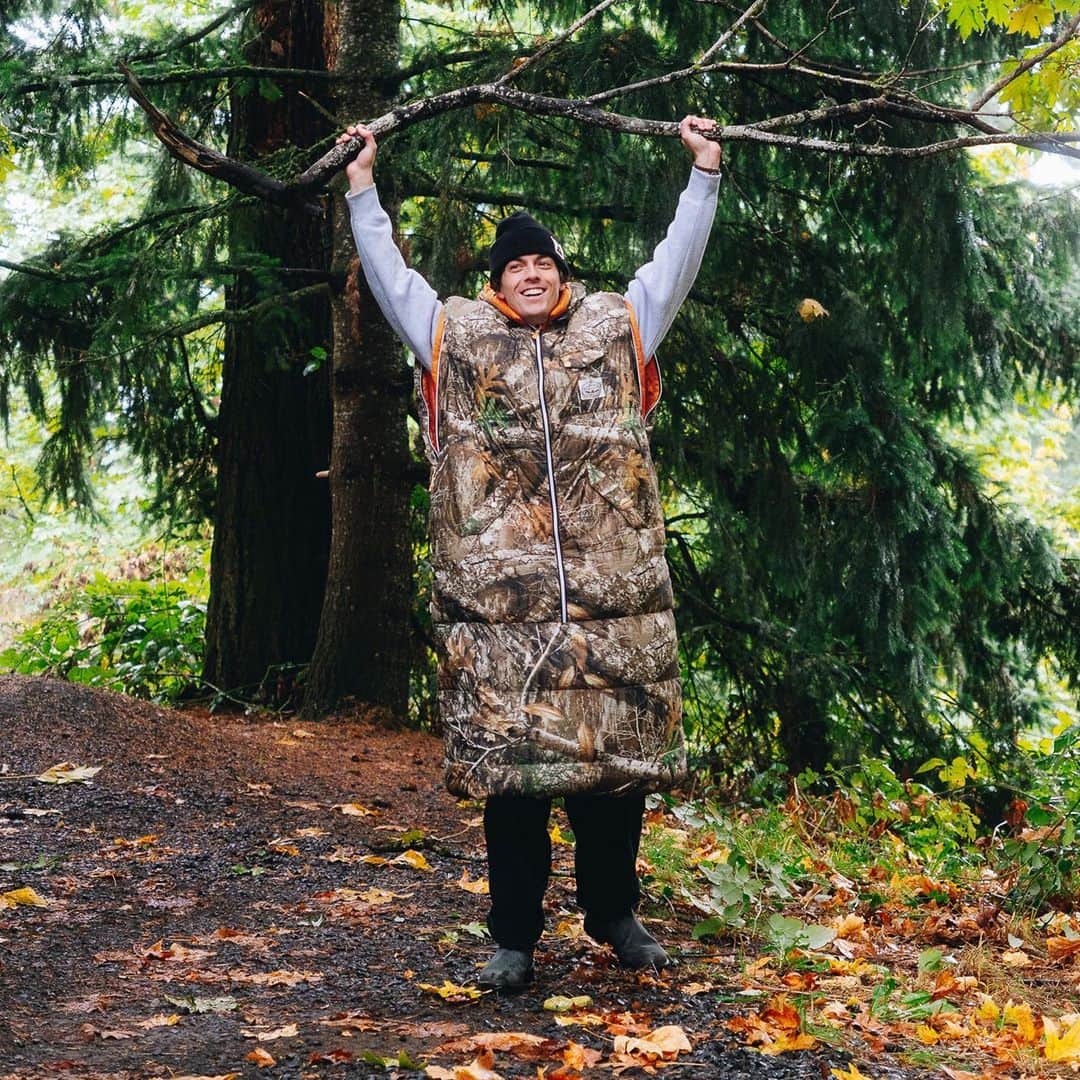 Poler Outdoor Stuffさんのインスタグラム写真 - (Poler Outdoor StuffInstagram)「The Poler Real Tree Collection: Extremely limited supplies of our ‘Zonker’ and tent available online and in-store now.」11月7日 6時05分 - polerportland