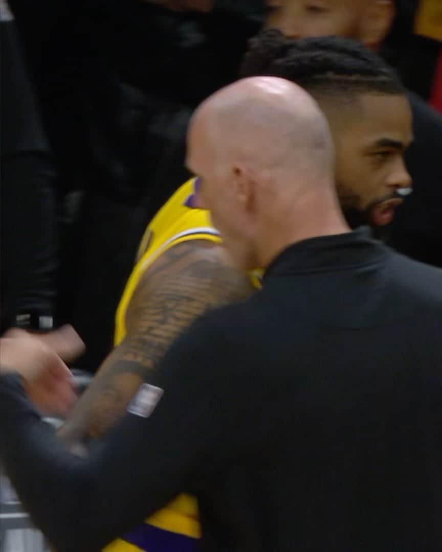 NBAのインスタグラム：「📶 @dloading mic’d up 🗣️ with the great communication! 🎤   @lakers visit Miami: 7:30pm/et on NBA TV」