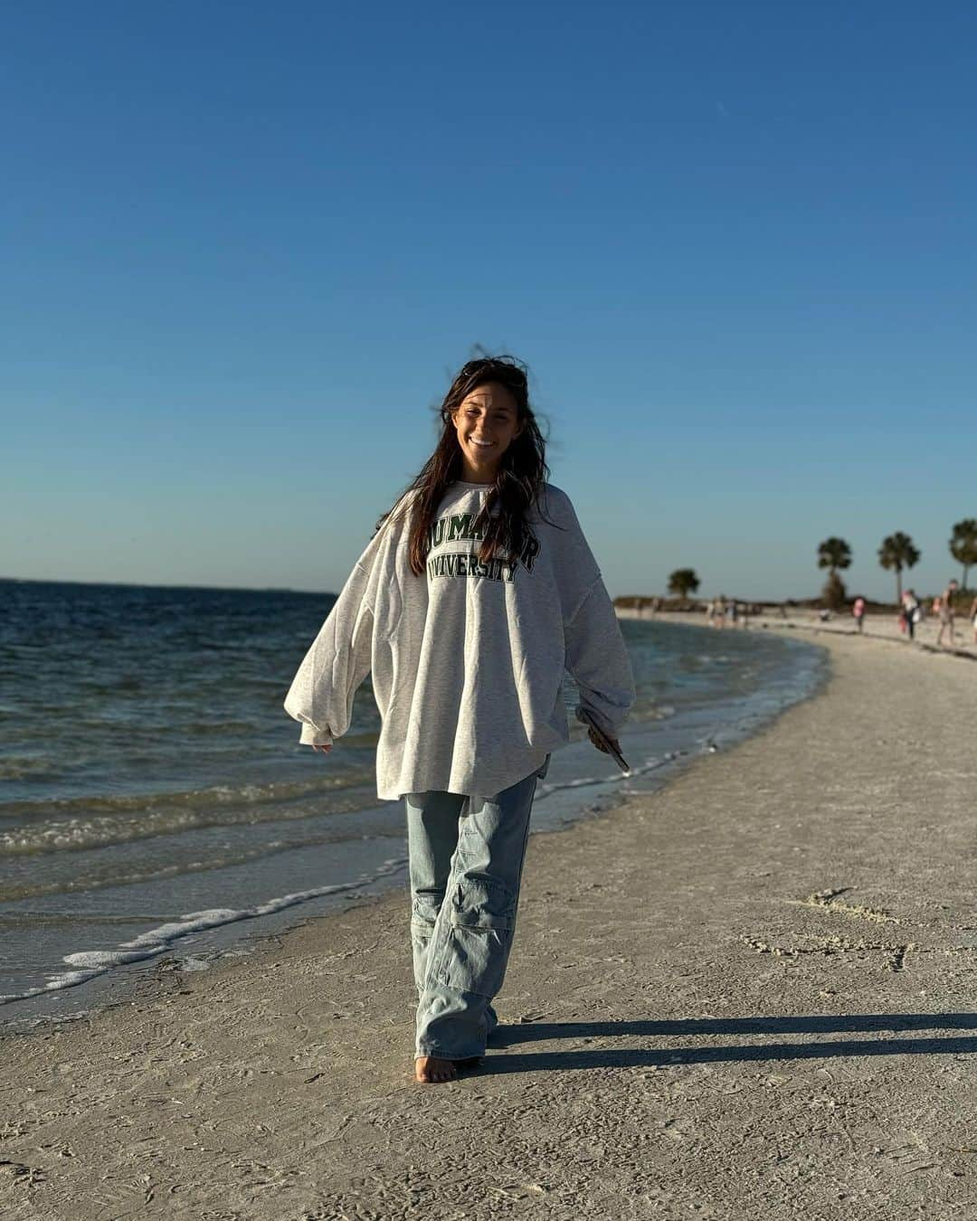 テイラー・アレシアさんのインスタグラム写真 - (テイラー・アレシアInstagram)「if you look closely you can see a snowman on the beach ⛄️」11月7日 6時10分 - tayloralesia