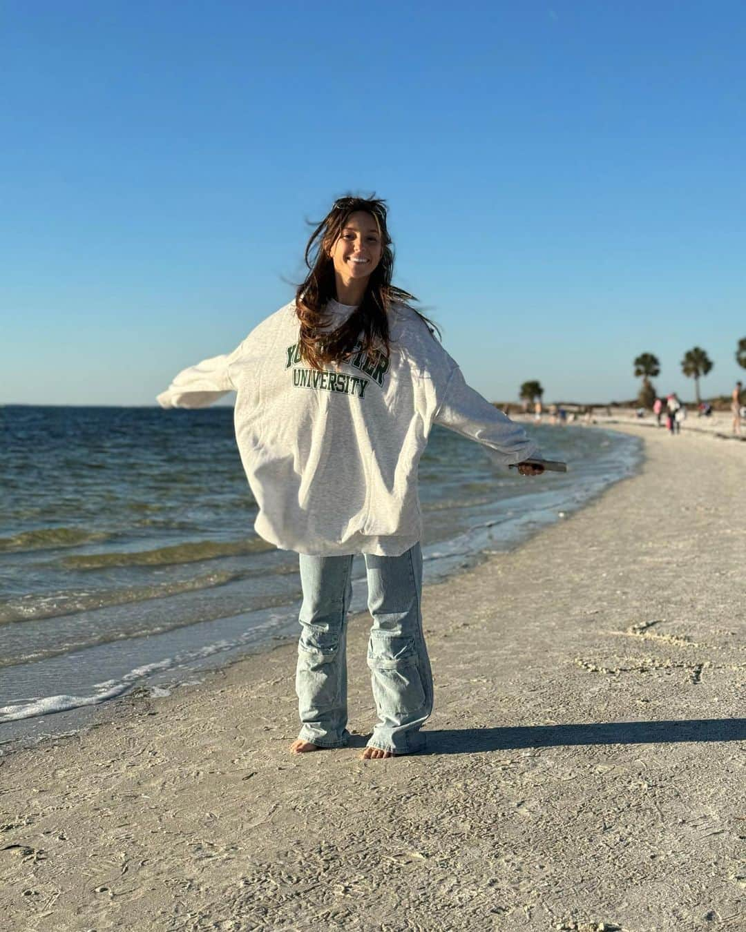 テイラー・アレシアさんのインスタグラム写真 - (テイラー・アレシアInstagram)「if you look closely you can see a snowman on the beach ⛄️」11月7日 6時10分 - tayloralesia