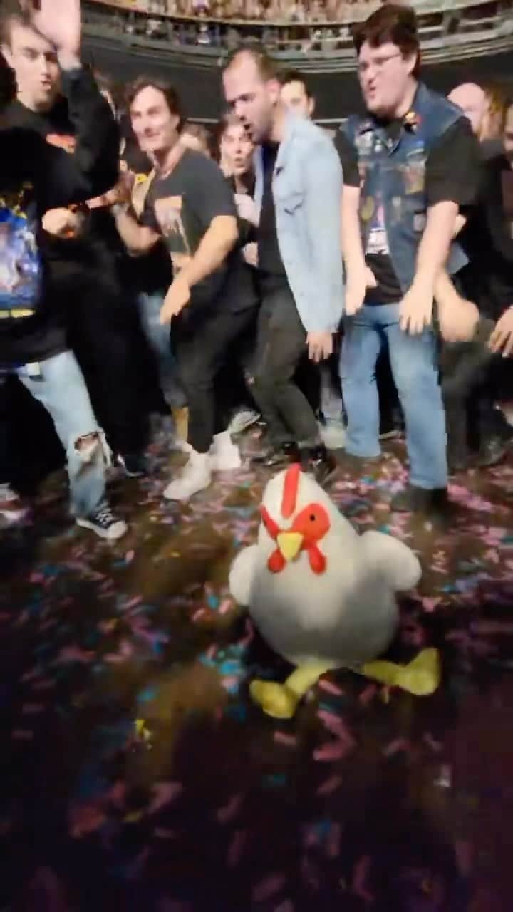 ハーマン・リのインスタグラム：「I swear metal fans are the craziest! 🤪🐓 What’s happening? Wrong answers only」