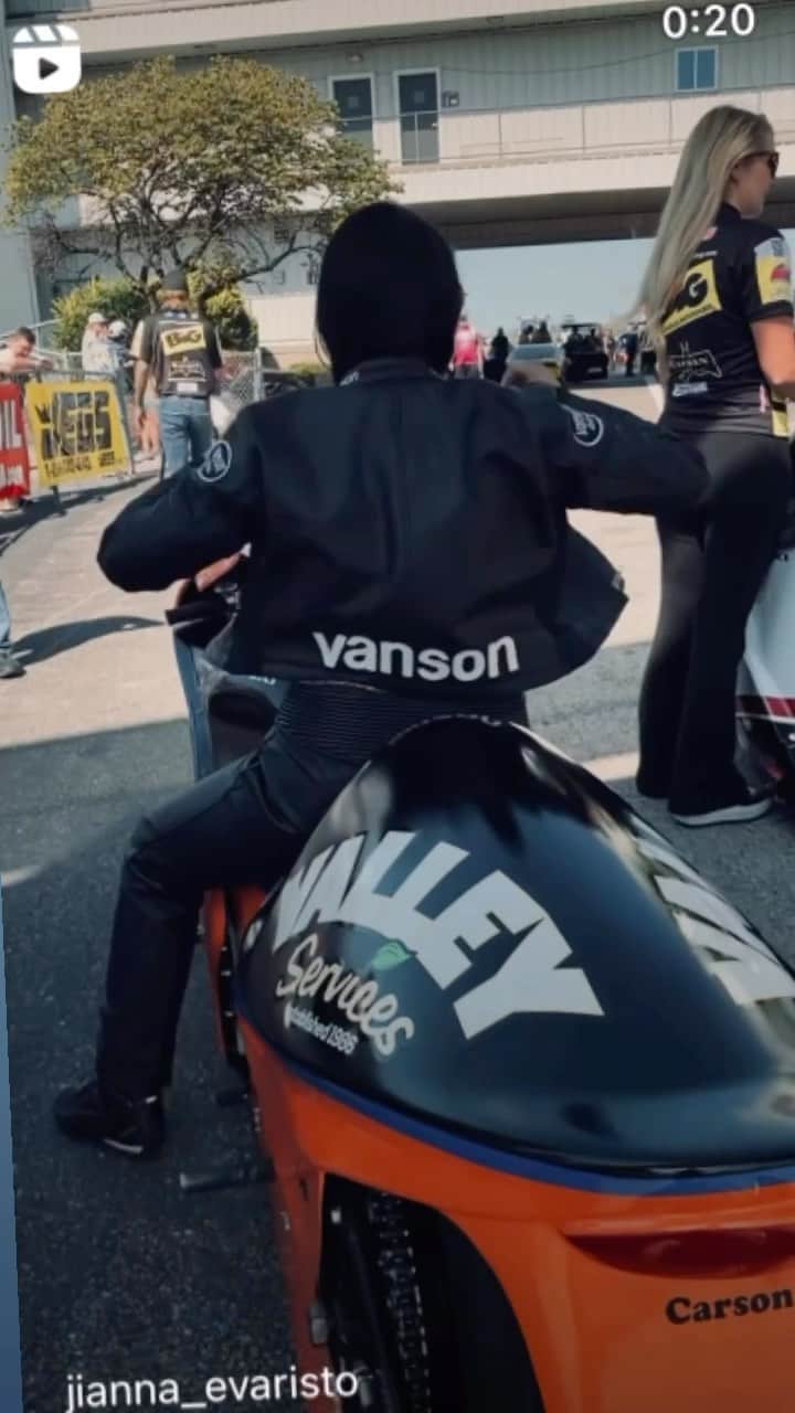 バンソンのインスタグラム：「@jianna_evaristo for Vanson Leathers.   #vansonleathers」