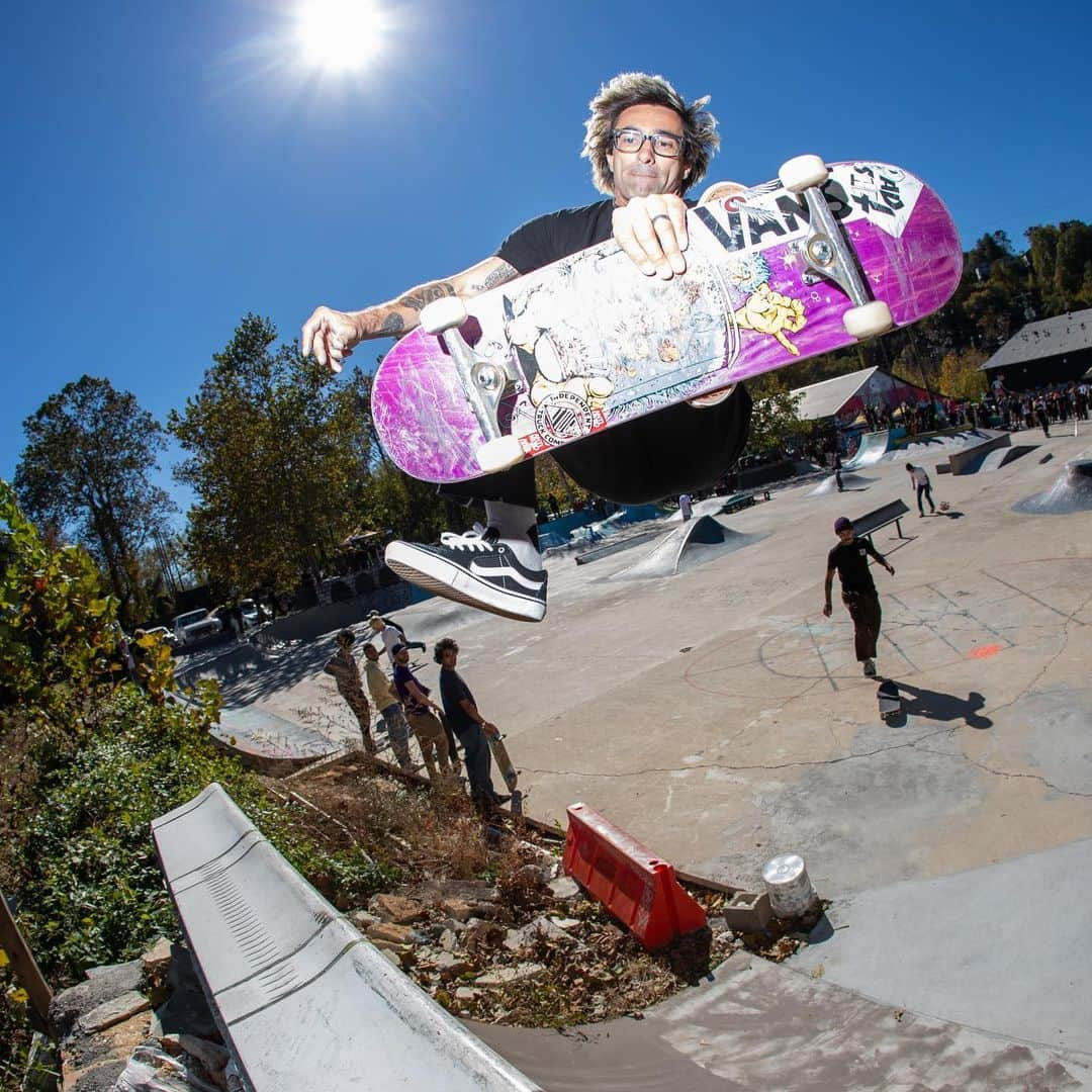 アンタイヒーローさんのインスタグラム写真 - (アンタイヒーローInstagram)「A whole lotta Love and Respect out to the North Carolina crew for snappin together the rock solid  @foundationasheville project an @pushskateshop @wolfbat for making it one hell of rip ride! 🔥」11月7日 6時20分 - antihero18