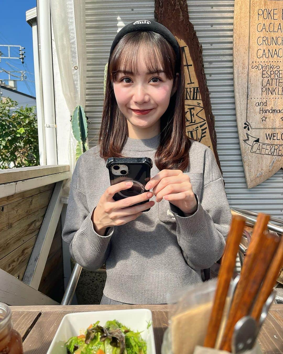 西脇梨紗さんのインスタグラム写真 - (西脇梨紗Instagram)「. 晴れている日のテラス席ランチ大好き🤭♡  暑すぎて顔真っ赤になったけど🤭  トップスは展示会の時に頼んだ @31sonsdemode さんの🫰🏻  #californiapokecompany #poke #ポキ丼 #茅ヶ崎 #茅ヶ崎グルメ #茅ヶ崎カフェ #茅ヶ崎ランチ #江ノ島 #江ノ島グルメ #江ノ島カフェ #江ノ島ランチ #ヘルシー #ヘルシーランチ #玄米　#enoshima #healthy #salada #food #レイヤーカット #レイヤーカットミディアム #カチューシャ #31sonsdemode #fashion」11月7日 6時25分 - risa_nishiwaki