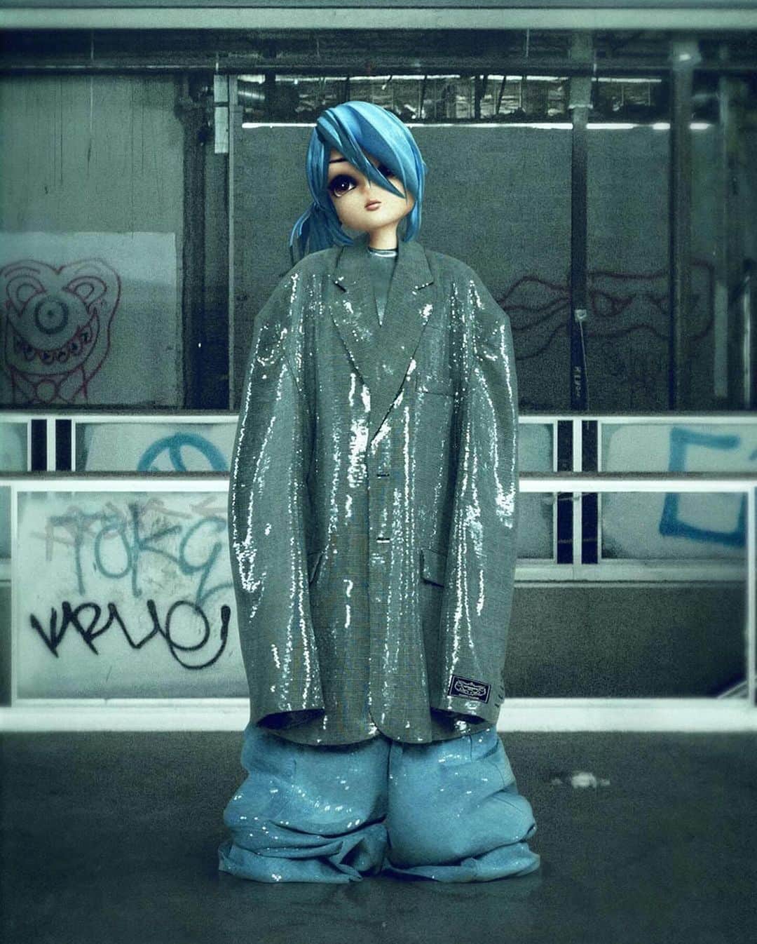 ヴェトモンのインスタグラム：「VETEMENTS BY YOU! TAG & GET FEATURED   CREDITS: 1 @noonoouri 2 @mattiabretta @achille.zuccheri92 3 @potekhinaa 4 @trwgstudio 5 @sickymag 6 @anna__yogalove  7 @chris.kvyat」