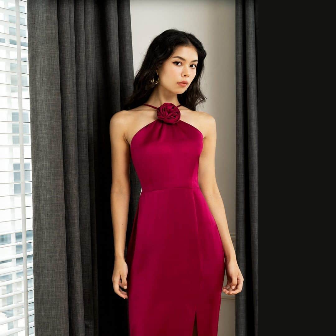 ユミキムのインスタグラム：「Step out for a night of romance in the Honey Dress.  Shop the Honey Dress, available online now.  #datenightdress #holidaydresses #partydresses #weddingguestdress」