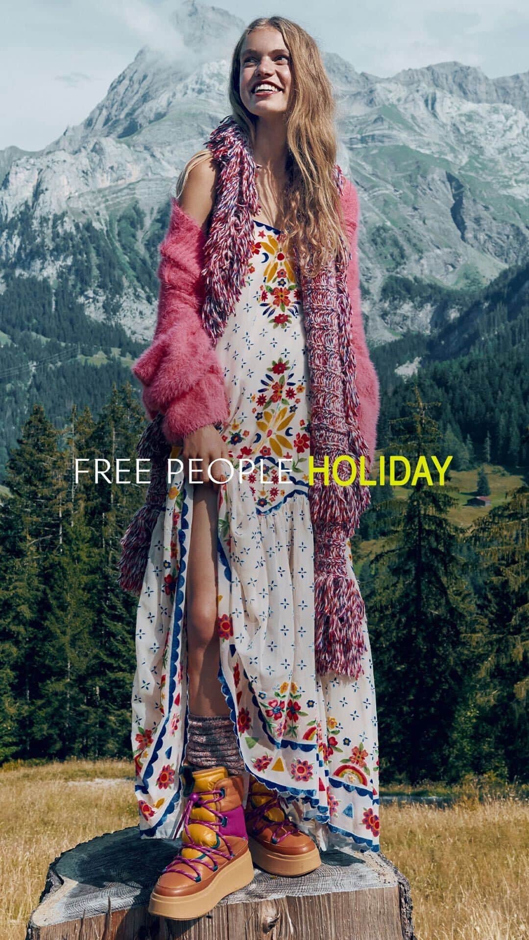 freepeopleのインスタグラム：「It's that time of year again. Link in bio to shop the Free People Holiday Collection.」