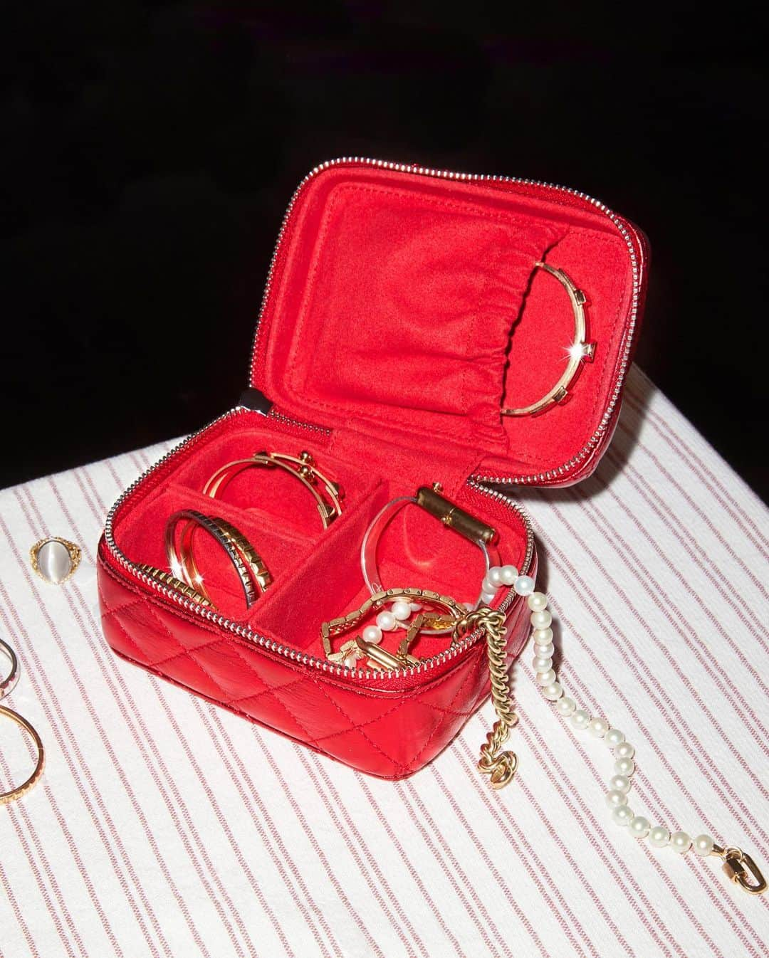 MZウォレスのインスタグラム：「Our Jewelry Travel Case is the ultimate organizer for your personal treasures.」