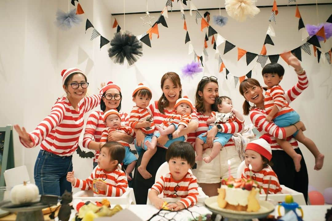 堀口ミイナさんのインスタグラム写真 - (堀口ミイナInstagram)「2yo Bday✖︎Halloween Party❤️🤍 みんな成長し、兄弟姉妹が増え、出産間近すぎて来れないメンもいて、ドラマチックに子育て期が過ぎていく、、 味わわないと！ 13人のウォーリーたちよ、旅は続くぞ🏔️  Photo by @takae_takaeee ほっこり写真の天才📸 来れなかったメン　@yurika_minami_ 🤍」11月7日 7時17分 - mina_mina_miiina