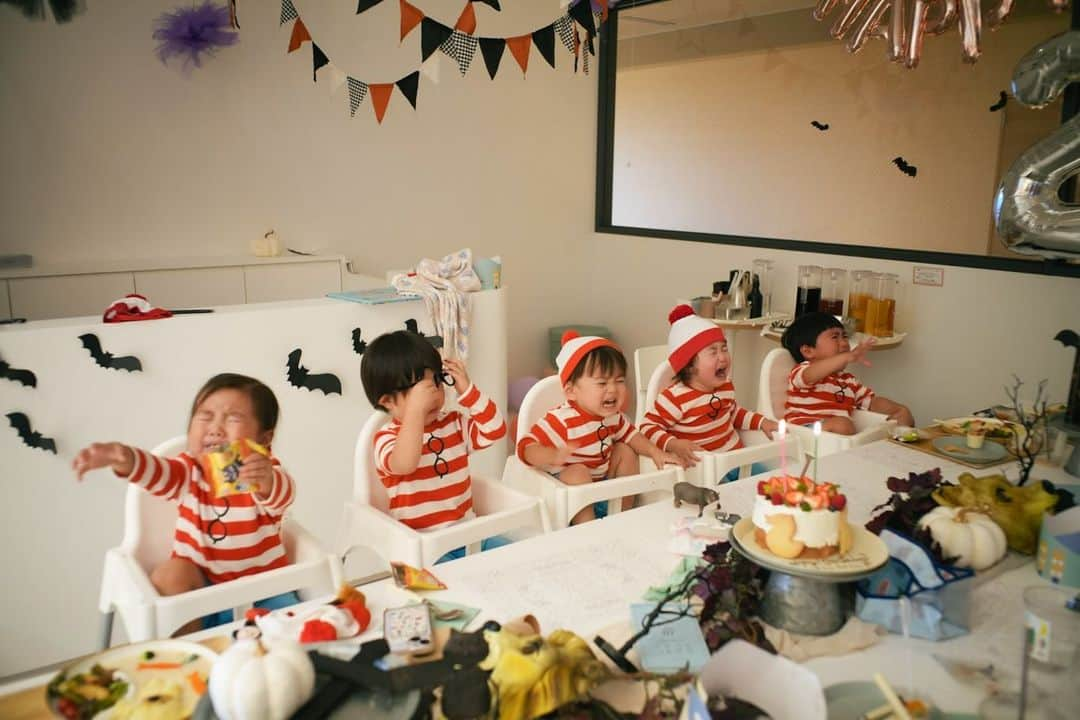 堀口ミイナさんのインスタグラム写真 - (堀口ミイナInstagram)「2yo Bday✖︎Halloween Party❤️🤍 みんな成長し、兄弟姉妹が増え、出産間近すぎて来れないメンもいて、ドラマチックに子育て期が過ぎていく、、 味わわないと！ 13人のウォーリーたちよ、旅は続くぞ🏔️  Photo by @takae_takaeee ほっこり写真の天才📸 来れなかったメン　@yurika_minami_ 🤍」11月7日 7時17分 - mina_mina_miiina