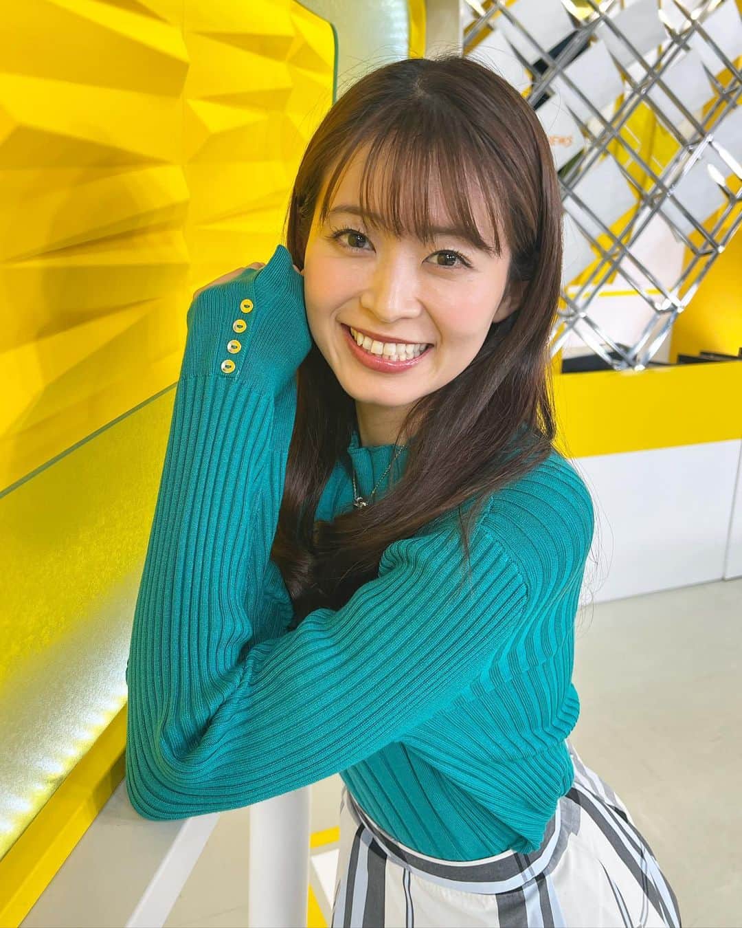 大家彩香のインスタグラム：「今日の衣装は ターコイズブルー👗  好きなカラーです🩷   #stv #札幌テレビ #大家彩香 #女子アナ #どさんこワイド朝 #女子アナコーデ #秋コーデ」