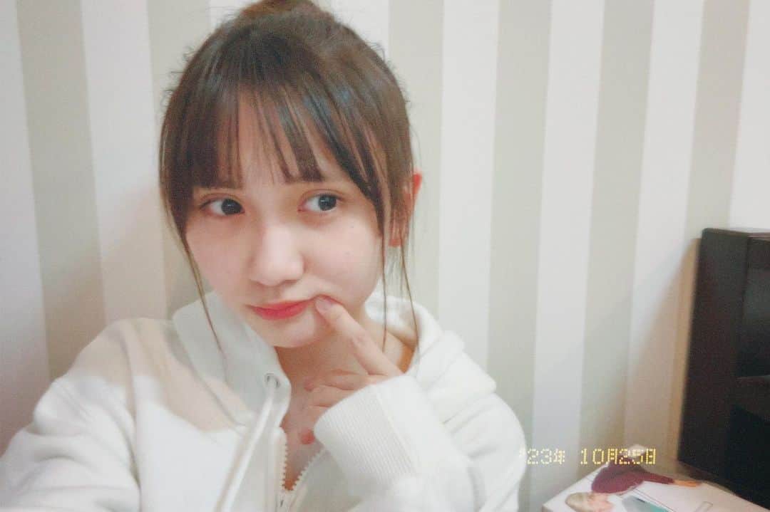 櫻井佑音のインスタグラム：「あんまり見えてないけどお団子した日の📸♡  少しずつ冬近づいてきてるね𓈒𓂂𓏸 今ってまだ秋？？もう冬？？🤔」