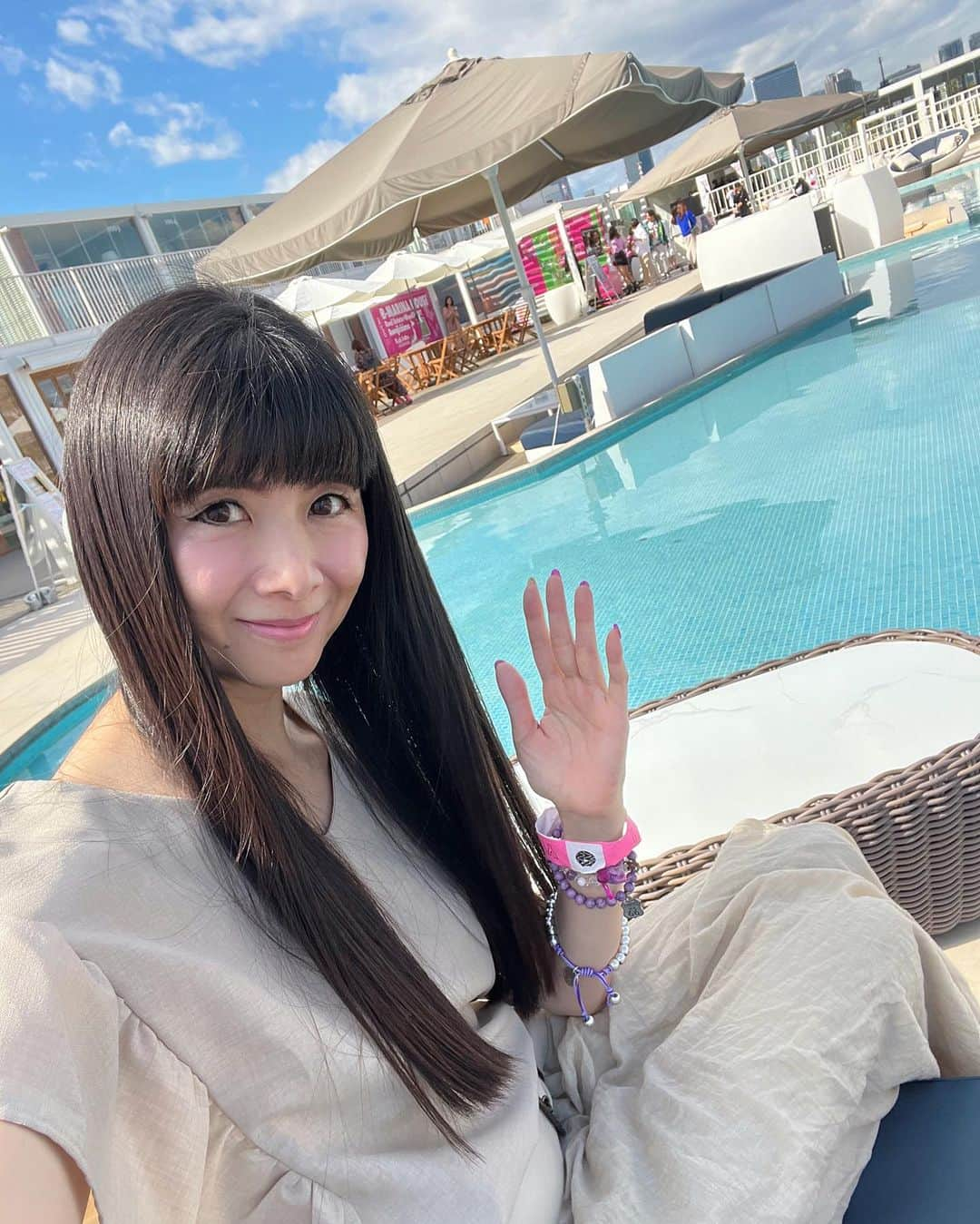 外村美姫さんのインスタグラム写真 - (外村美姫Instagram)「FOCUS(@focus_corporation )主催「YELL!YELL!YELL!」インフルエンサー招待型イベントに参加させて頂きました。憧れのキラナガーデン豊洲での開催。ブースを周り、商品を体験してきたので、ご紹介しますね。 #PR #FOCUS #yellyellyell #試食会 #インフルエンサー 志保ちゃん発見!! @shi4arai　少し一緒に周りました。アレコレ体験出来て、素敵なロケーション。有難うございました!!  No9：OUCHI デジタル上にしか存在しなかったNFTプロジェクトがトレーラーハウスという形で淡路島に出現‼️ NFT×トレーラーハウス(B-MARINA HOUSE)オシャレで可愛い世界観に魅力を感じます。 @ouchi_nft #bmarinahouse #淡路島ホテル #frogsfarm −−−−−−−−−−−−−−−−−−−−−−−−−−−− No10：jennyhouse 大人気の『#ジェニーハウス コスメティックス』ダブルCICAを使ったヘアケア商品が待望の日本進出だそうです。11月7日から展開。パッケージも可愛い。 @jennyhousecosmetics_jp #ジェニーハウス #韓国コスメ #jennyhouse @tsukijiwadatsumi  #マグロ＃築地わだつみ #肉巻きおにぎり −−−−−−−−−−−−−−−−−−−−−−−−−−−− No11：20NEO（ニーゼロネオ） 水分、油分をバランスよく‼️「シャカシャカシュッシュ」と保湿出来るコスメ。いつでもどこでも手軽に保湿出来る。シンプルでお洒落な雰囲気もよき。 @20neo_official #20NEO #ニーゼロネオ #20NEOコスメ −−−−−−−−−−−−−−−−−−−−−−−−−−−− No12：れんぎょう茶 無添加・農薬不使用・ノンカフェイン・抗酸化力のあるれんぎょう茶。飲み易くて美味しかったです。健康で体に優しいお茶はお子様からご年配の方もOK!! @rengyo.official #れんぎょう茶 −−−−−−−−−−−−−−−−−−−−−−−−−−−− No13：ガードナー 累計販売本数30万本突破の腰サポートガードナーベルト。腰・姿勢のサポートをしてくれる。シュッと締まるけれど苦しくなくて、整う感じがします。 @guardnerbelt #ガードナーベルト #ガードナーフィットネスベルト #ガードナーゴルフベルト −−−−−−−−−−−−−−−−−−−−−−−−−−−− No14：ヨガの日 ヨガインストラクターのチップス岡田さんがいらっしゃいましたヨガの良さを実感し、皆様に広めているのだそう。品川二葉郵便局前から発信中!!との事。 @yogano_hi #ヨガの日 #ヨガチップス #アメイジングヨーガ #外村美姫 #夏日 #真夏日」11月7日 7時36分 - mikitonomura