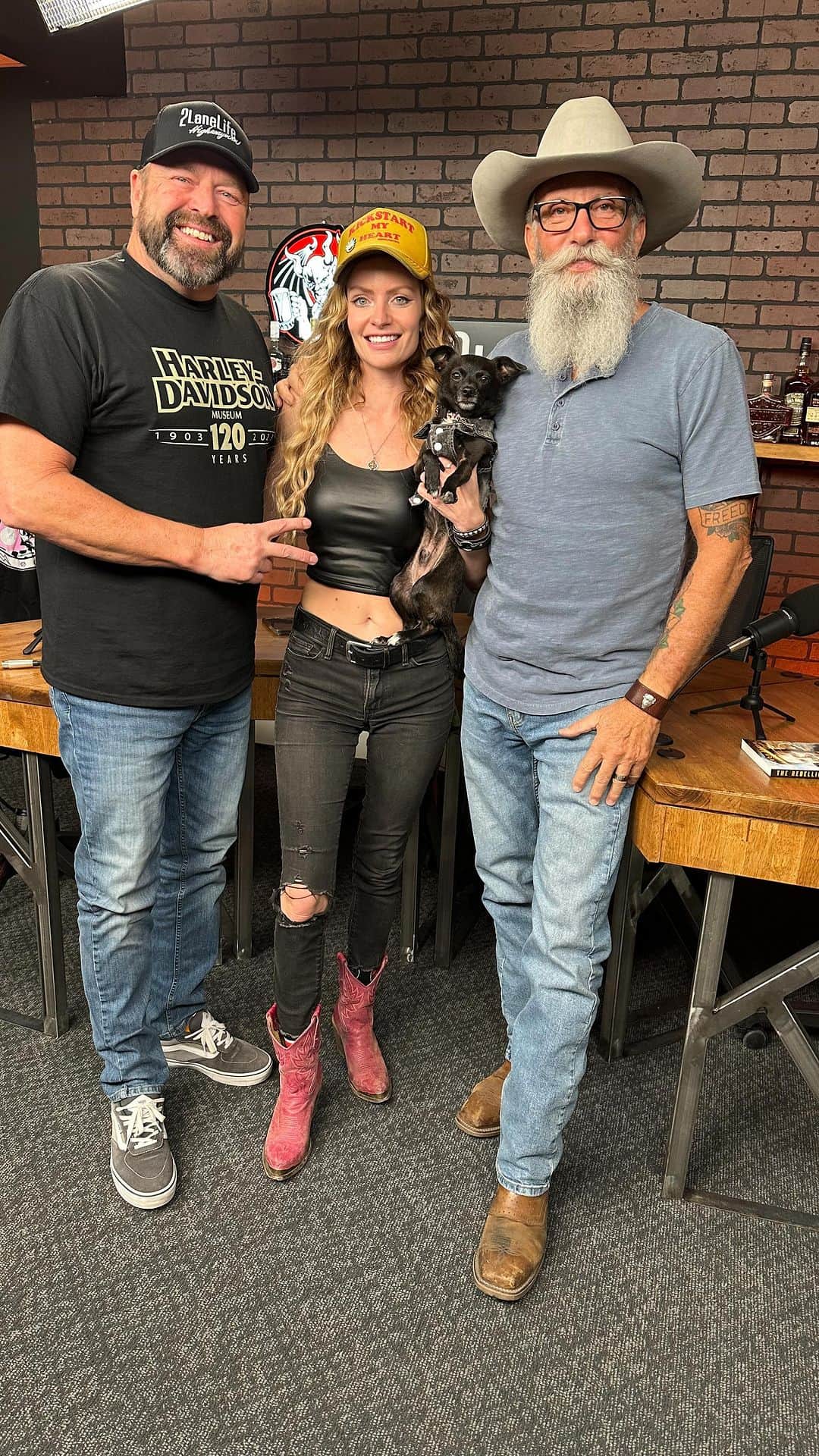 のインスタグラム：「Celebrating @2lanelife ‘s grand opening of their new shop! So awesome to see so many moto enthusiasts together from all over to come out & support these fine motomen! Can’t wait to see what’s next!   @2lanelife : @biglancec @xerox57 @imridingplaces」