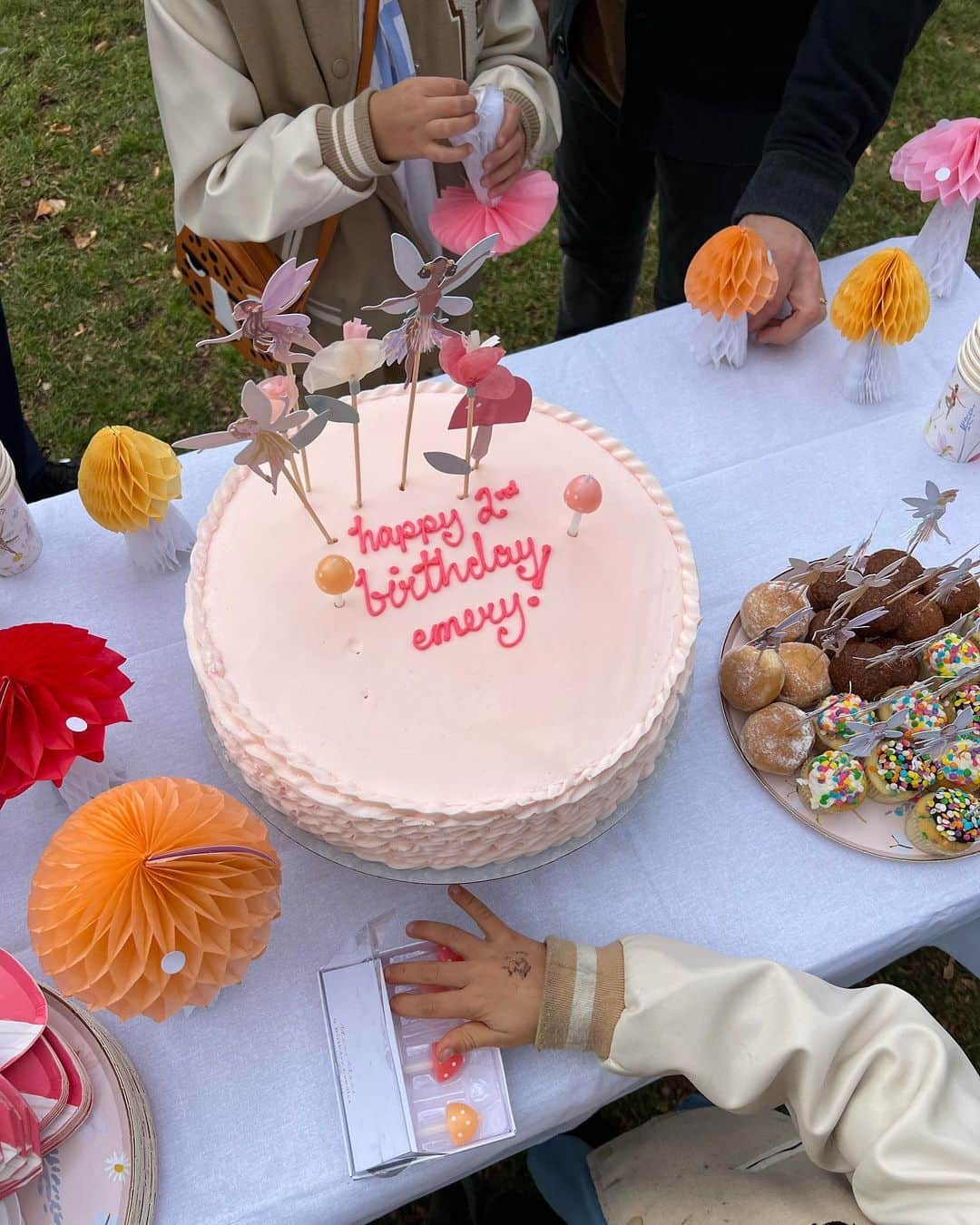 マーサ・ハントさんのインスタグラム写真 - (マーサ・ハントInstagram)「Can you love someone too much? 🥹💓Celebrating two years of our heart-expanding, eardrum-destroying Scorpio angel. I’ve learned more than all my years. Your unbreakable spirit was evident from day one, and we are forever grateful for your endless laughs and light (and making me your mama!)✨🧚‍♀️🤍」11月7日 7時51分 - marthahunt