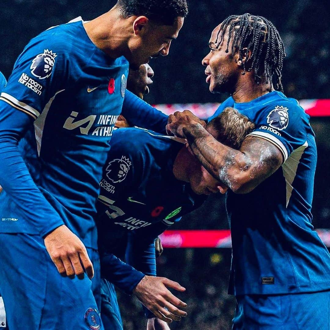 ラヒーム・スターリングさんのインスタグラム写真 - (ラヒーム・スターリングInstagram)「Crazy night 🔵 3 Points 🤟🏽」11月7日 7時49分 - sterling7