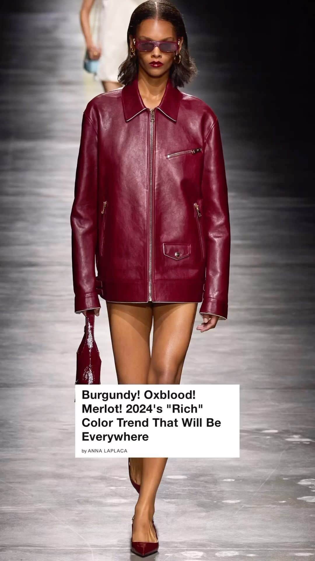 WHO WHAT WEARのインスタグラム：「This past fashion month, designers said no to florals for spring. Instead, it’s all about a specific range of reds. We saw the color trend all across the runways, from @hermes to @gucci, where creative director @sabatods introduced a new signature color to the house: Gucci Rosso. Whether you call it burgundy, oxblood, or (our personal favorite) black cherry, we expect to see to see deep reds everywhere in 2024. Tap the link in our bio to for more on the luxe-looking color trend. photos: @versace, @gucci, @hermes, @ysl」