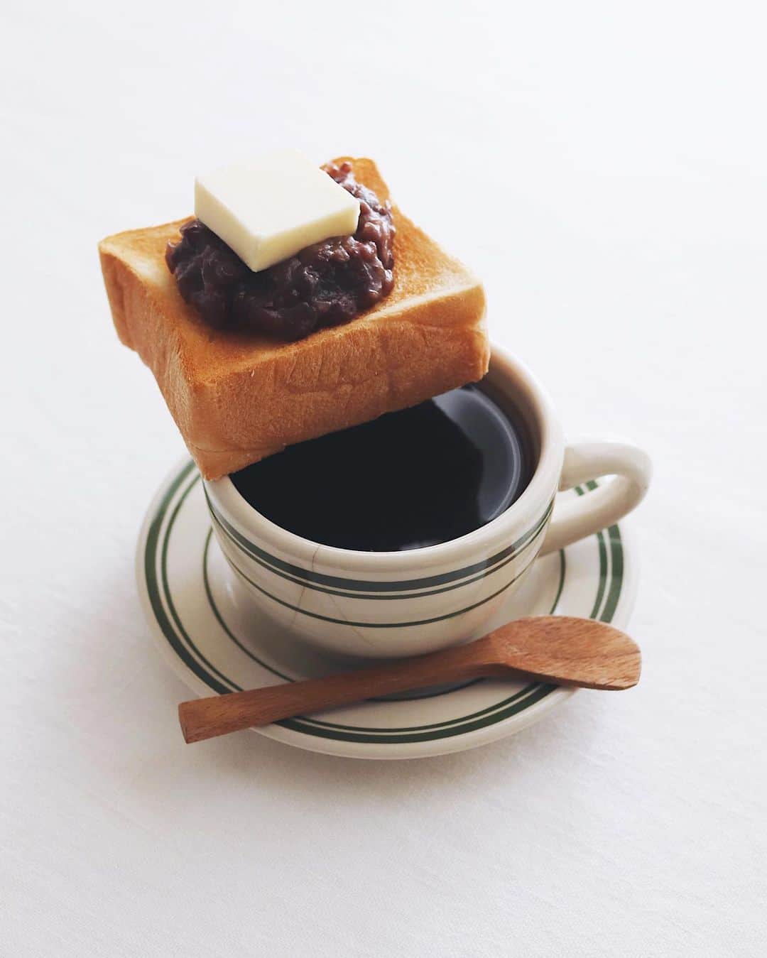 樋口正樹さんのインスタグラム写真 - (樋口正樹Instagram)「anko butter toast . 今朝は淹れたて珈琲と あんバターのトースト。 ダイエットはひと休み🤗  . #パンとコーヒー #あんバター #あんバタートースト #長時間発酵ブレッド #タカキベーカリー #takakibakery #ankobuttertoast」11月7日 8時07分 - higuccini