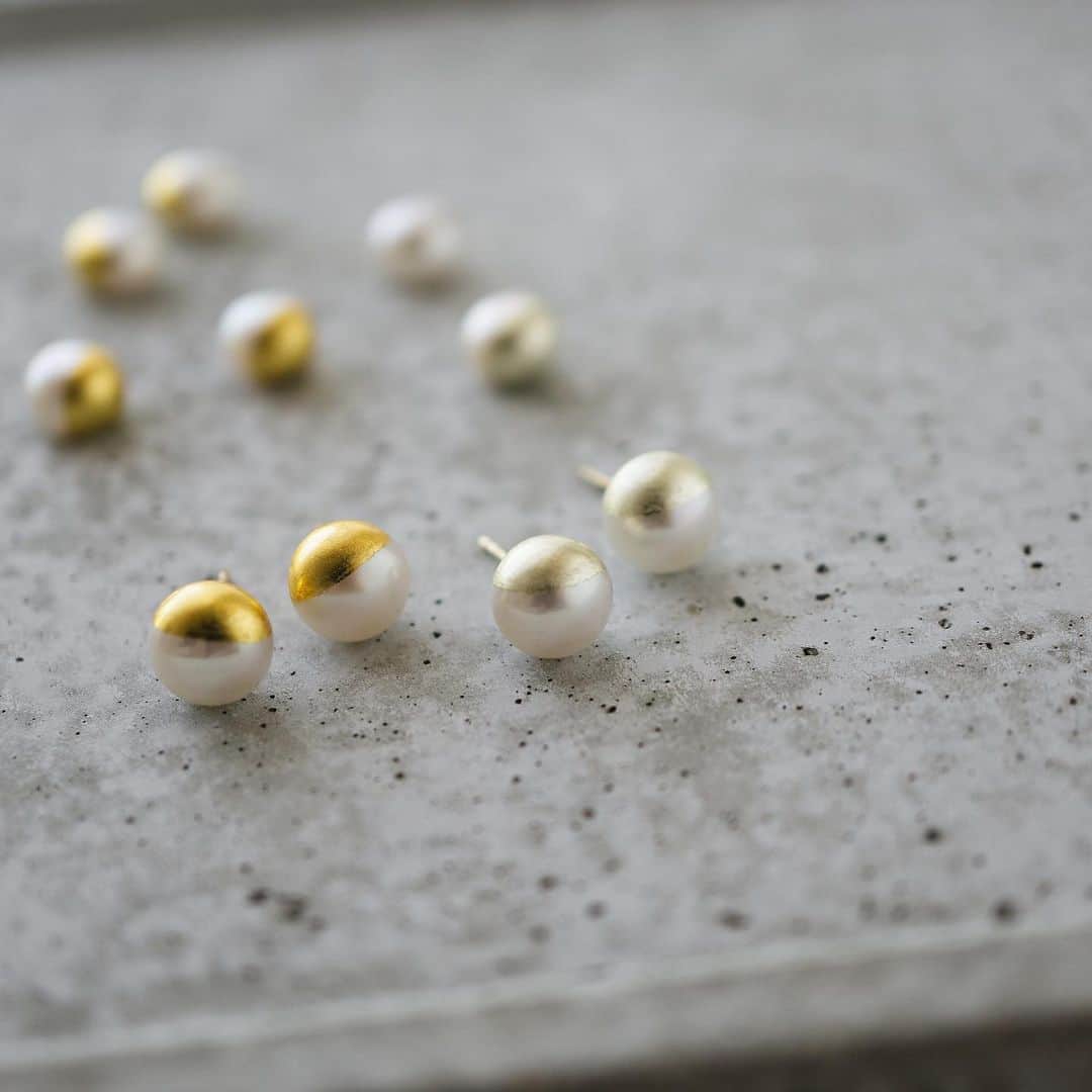 mai_smoothieのインスタグラム：「「Mizumari」earrings  goldleaf×fresh water pearl ×14kgf」