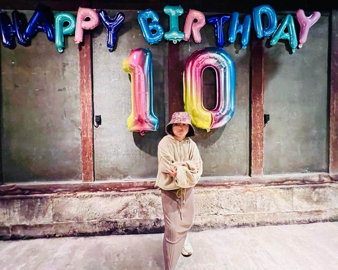 COMA-CHIさんのインスタグラム写真 - (COMA-CHIInstagram)「Happy 10th birthday my sweet little angel👼💕 皆さまのおかげで、本日無事に娘が10歳の誕生日を迎える事ができました‼️🙏 先日のお祝いパーティーには仲良しのお友達家族が集まってくれて、本当に心からの感謝の気持ちでいっぱいです。 いつも娘に愛を与えサポートして下さる全ての皆様へ、 心より、ありがとうございます✨ そしてまた10年後、明るく元気に立派な大人の仲間入りができるように、 これからも日々愛を積み重ねて行きたいと思います😊💕」11月7日 8時19分 - coma_chi