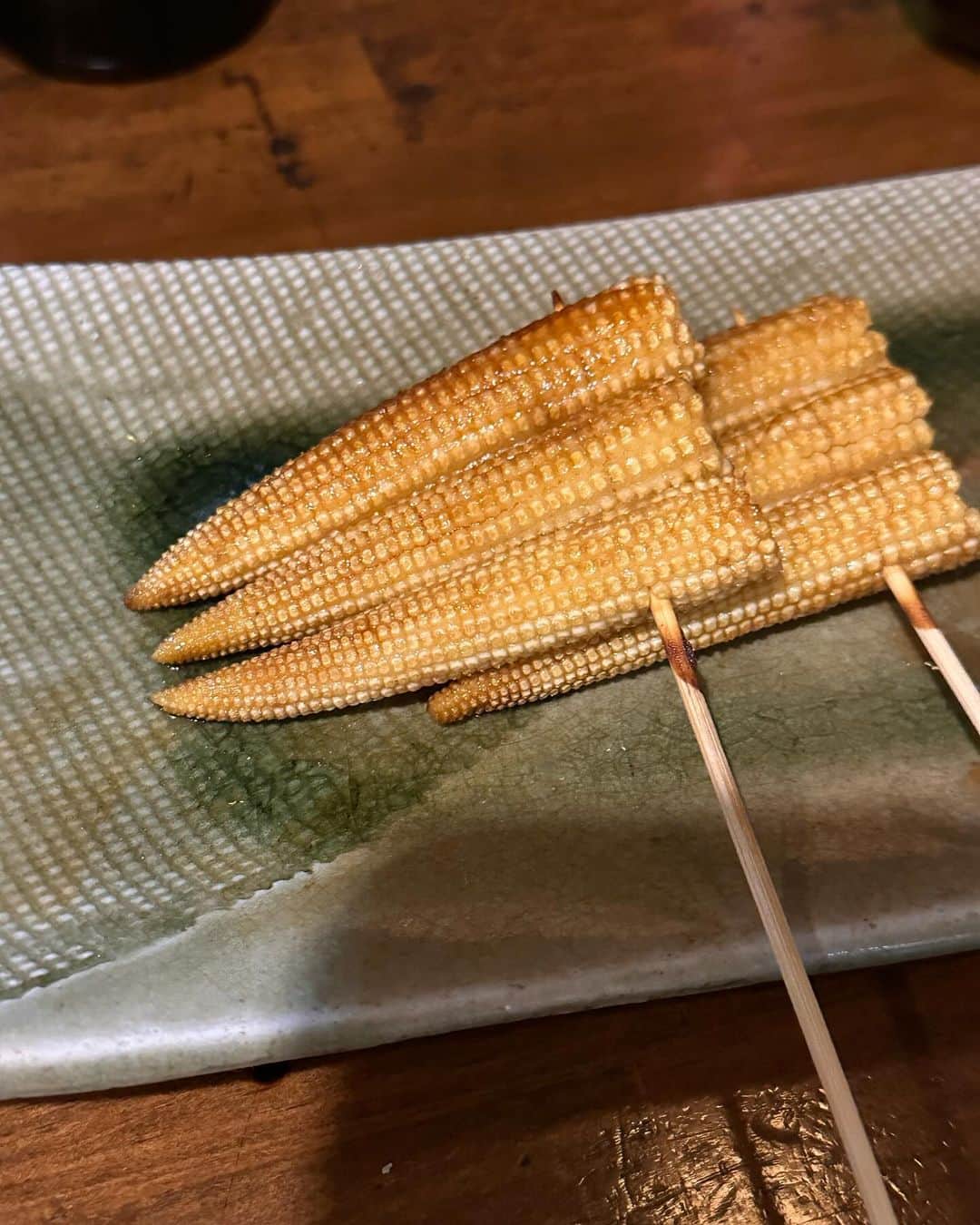 倉本康子さんのインスタグラム写真 - (倉本康子Instagram)「★ 〜ヤッコの酒旅〜 「若竹」@内神田　東京  串はもちろん、ちゃんこ鍋まである若竹。 以前伺った際に美味しくてファンになり 次回こそはちゃんこ鍋を！と誓ったので実行してきました。  お通しに始まり、網あぶらを纏わせた網レバーやポテサラを堪能の後、ついにちゃんこ！ 初回なので塩ちゃんこに。 ゼツピン！ 温まるし美味しいし！  ちゃんこの定義としては鶏でしょうけど、牛、豚も選べるし、スープは塩以外にも数種類　選べるんです。他のも美味しいんでしょうね〜!  ...また宿題を残してしまいました。 (確信犯😝)  NO ALCOHOL, NO LIFE !!  #ヤッコの酒旅 #noalcholnolife #世界酒場遺産 #酒場 #居酒屋 #若竹 #内神田　 #酒旅 #倉本康子 #かんぱいでーす #乾杯でーす #やっこ持ち #ヤッコ持ち #アラフィフファッション #アラフォーファッション #ootd #カジュアルコーデ #fashion #fashioncordinate #izakaya #beer #魂を感じる店 #私が決めた世界酒場遺産 #幸せにした人数 #幸せにした時間」11月7日 8時34分 - yasuko_kuramoto_yakko