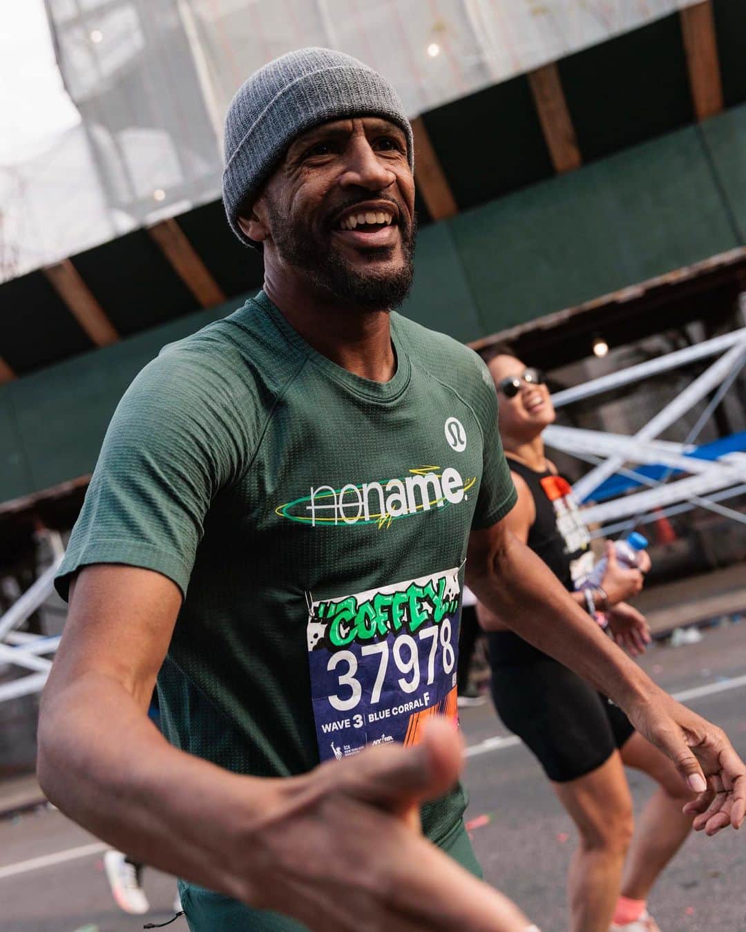 lululemonさんのインスタグラム写真 - (lululemonInstagram)「Yesterday’s views were a sight for sore legs. From first runner to last, @thenonameprogram’s marathon cheer zone was a supportive space for every pace.」11月7日 8時30分 - lululemon