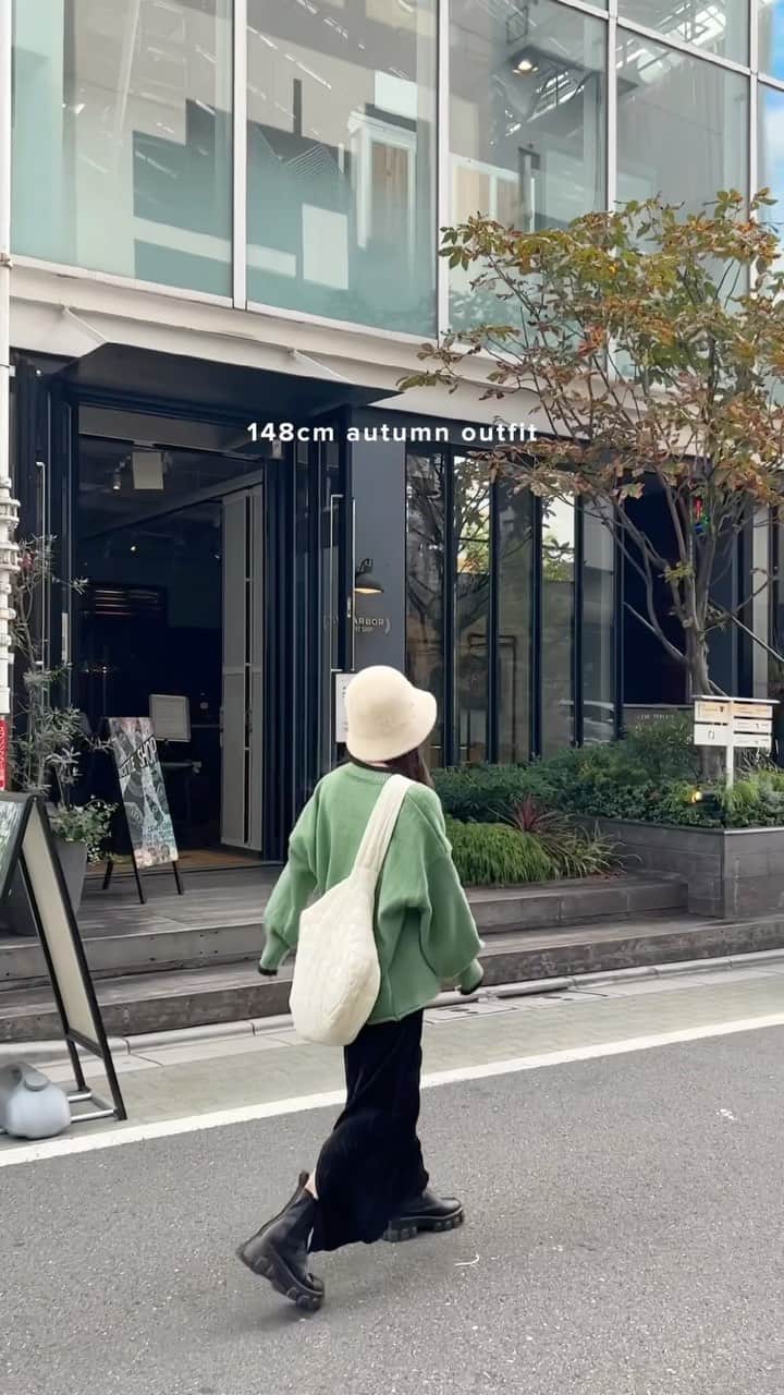 のインスタグラム：「︴holiday lunch coordinate 💭🧺  ohayo ~ 🤍  天気のいい日のお散歩って楽しいよね( ⸝⸝⸝ ᐢ ᵕ ᐢ ⸝⸝⸝ )  . . . #秋コーデ #秋服コーデ #花柄 #ニットコーデ #カラーコーデ #低身長コーデ #グリーンコーデ」
