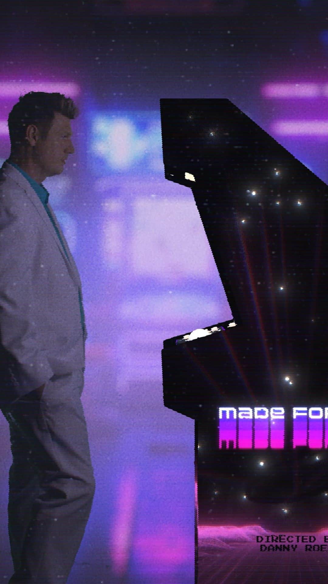 ニック・カーターのインスタグラム：「MADE FOR US music video: November 9 🕹️  Directed by @dannyroew」