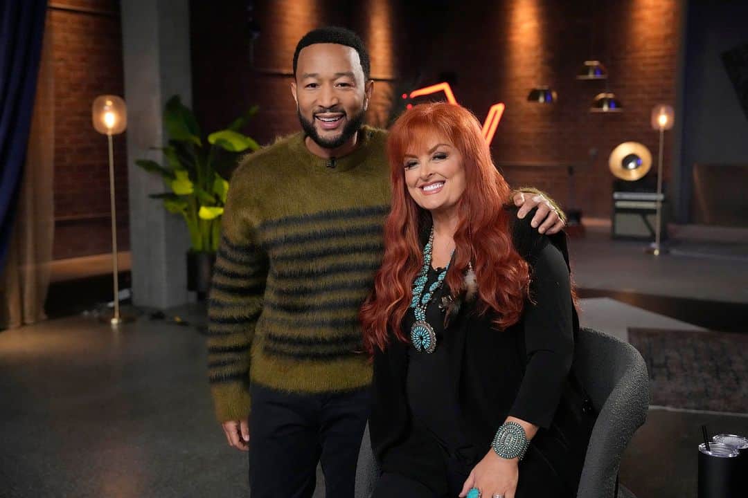 ジョン・レジェンドのインスタグラム：「Tonight is the night! @wynonnajudd joins me as this season's Mega Mentor! #TheVoice」
