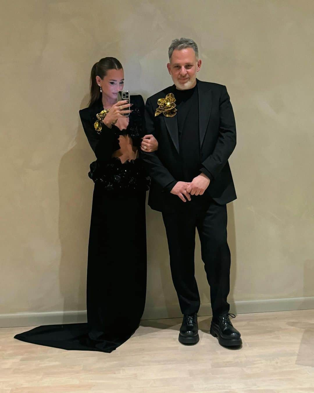 We Wore Whatさんのインスタグラム写真 - (We Wore WhatInstagram)「Honored to be attending the CFDA Awards with designer @kobihalperin. With our shared Jewish heritage, we commit to keep the conversation going until all of the hostages are returned safely to their families. Kobi had a beautiful idea to adorn my look with a yellow flower as a tribute to our ancestors - may we learn from their strength and resilience. Our message is for hope and healing, for safety and remembrance for all the innocent lives lost.   #NeverAgainIsNow #BringThemHome  In these times of uncertainty and conflict, it is imperative to hold onto hope. Please join me in continuing to pray for the safe return of all of the hostages.」11月7日 9時05分 - weworewhat