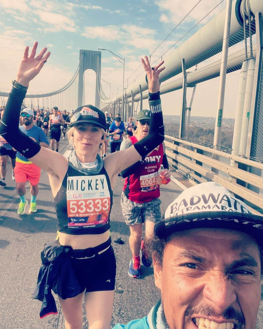 ミッキー・サムナーさんのインスタグラム写真 - (ミッキー・サムナーInstagram)「Truly cannot put into words what yesterday was like. I’ll try: First ever marathon, I love you NYC & your beautiful bridges, I now love running, I love my dear friends & dear family & my ❤️ @carterbsmith who all showed up with signs & love - such sweet relief seeing your faces. I am indebted to @camilo_ultramarathon_runner for pushing me to my limits & getting me over the finish line. It was an honor to run for @lumindidsc & so grateful to all that so so kindly donated & raised vital money for #downsyndrome research. (Link to donate still in bio 😜) Thanks to all the carbs I ate for weeks - you did me proud 🍝 🥯 🍕  Deeply inspired by all the runners out there yesterday especially @romeroruns & @achilles_international @achillesnyc & their guides. Thank you NYC, all New Yorkers & @nyrr and all the amazing volunteers for the experience of a lifetime. Can’t wait for the next one…」11月7日 9時18分 - sumnermickey