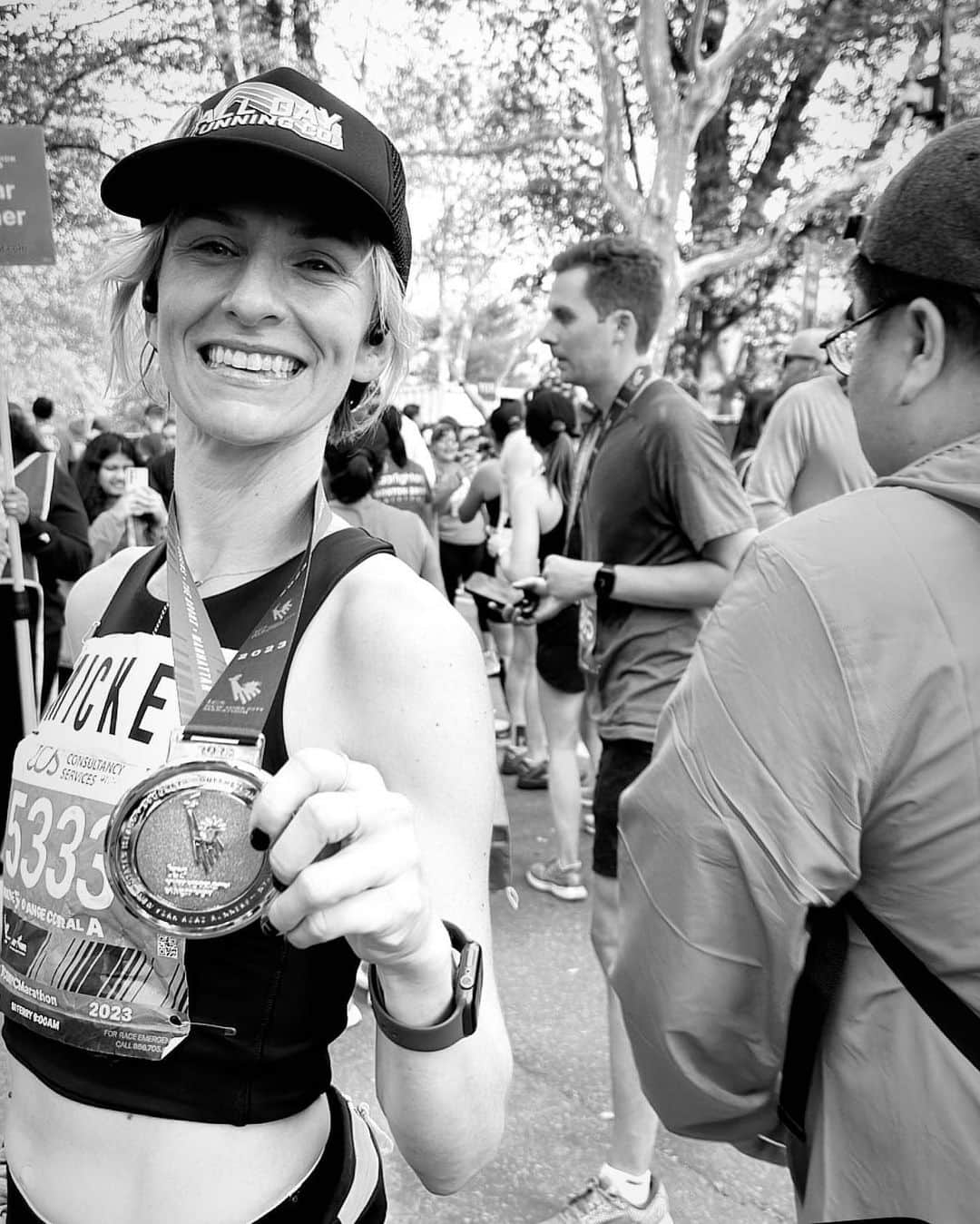 ミッキー・サムナーさんのインスタグラム写真 - (ミッキー・サムナーInstagram)「Truly cannot put into words what yesterday was like. I’ll try: First ever marathon, I love you NYC & your beautiful bridges, I now love running, I love my dear friends & dear family & my ❤️ @carterbsmith who all showed up with signs & love - such sweet relief seeing your faces. I am indebted to @camilo_ultramarathon_runner for pushing me to my limits & getting me over the finish line. It was an honor to run for @lumindidsc & so grateful to all that so so kindly donated & raised vital money for #downsyndrome research. (Link to donate still in bio 😜) Thanks to all the carbs I ate for weeks - you did me proud 🍝 🥯 🍕  Deeply inspired by all the runners out there yesterday especially @romeroruns & @achilles_international @achillesnyc & their guides. Thank you NYC, all New Yorkers & @nyrr and all the amazing volunteers for the experience of a lifetime. Can’t wait for the next one…」11月7日 9時18分 - sumnermickey